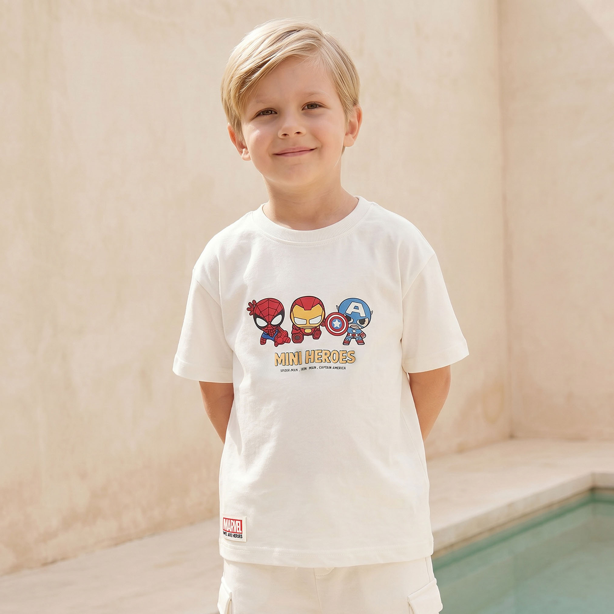 طقم تيشيرت بياقة ضيقة وأكمام قصيرة وشورت بطبعات-boys-clothing-setsandcoords-image-2