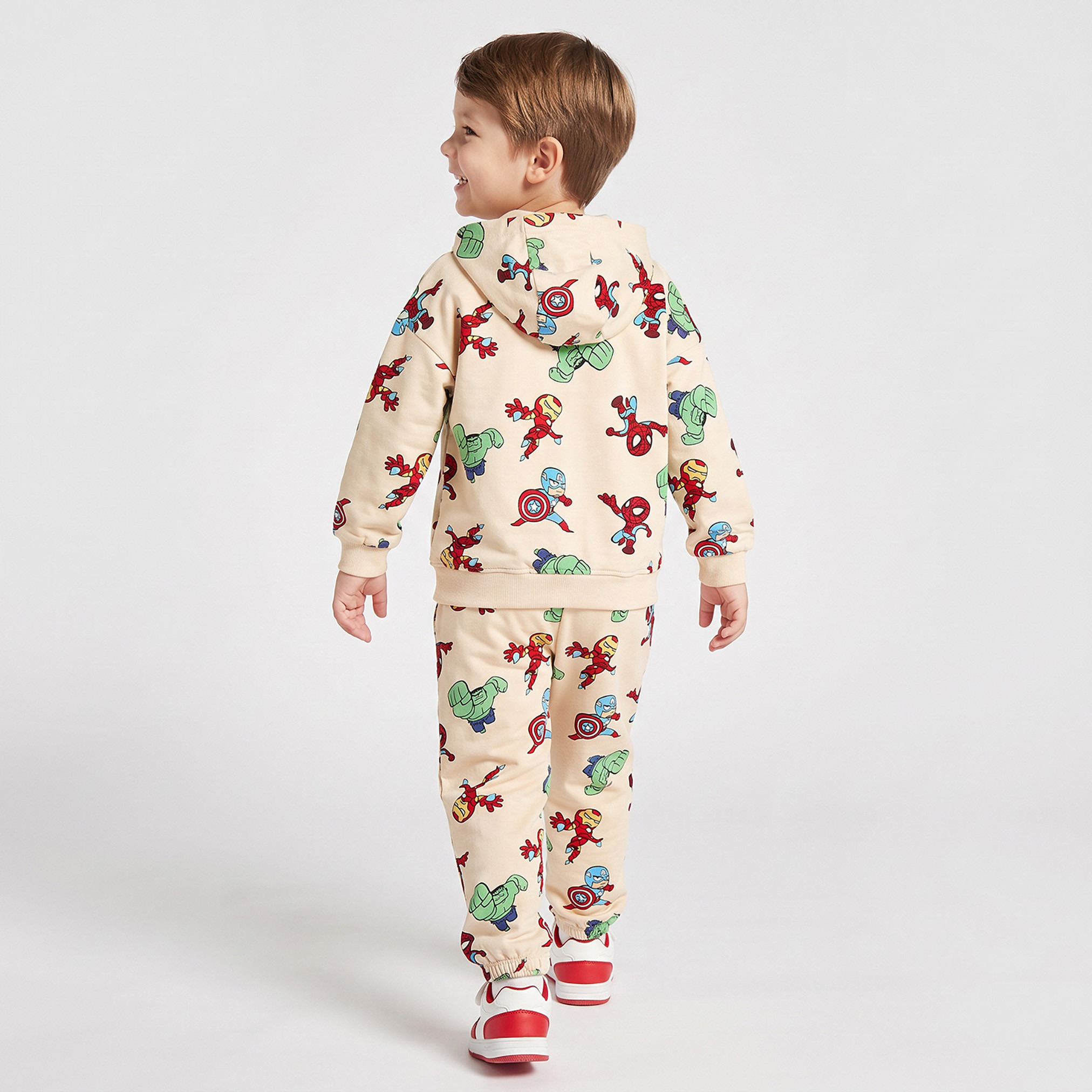 طقم سويت شيرت بياقة بقبعة بأكمام طويلة وبنطلون رياضي بطبعات أفنجرز-boys-clothing-setsandcoords-image-2