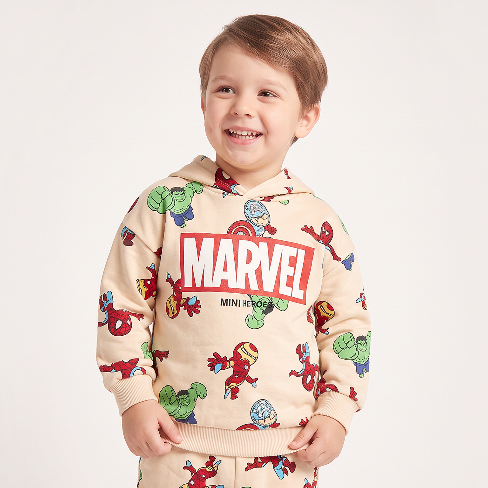 طقم سويت شيرت بياقة بقبعة بأكمام طويلة وبنطلون رياضي بطبعات أفنجرز-boys-clothing-setsandcoords-image-3