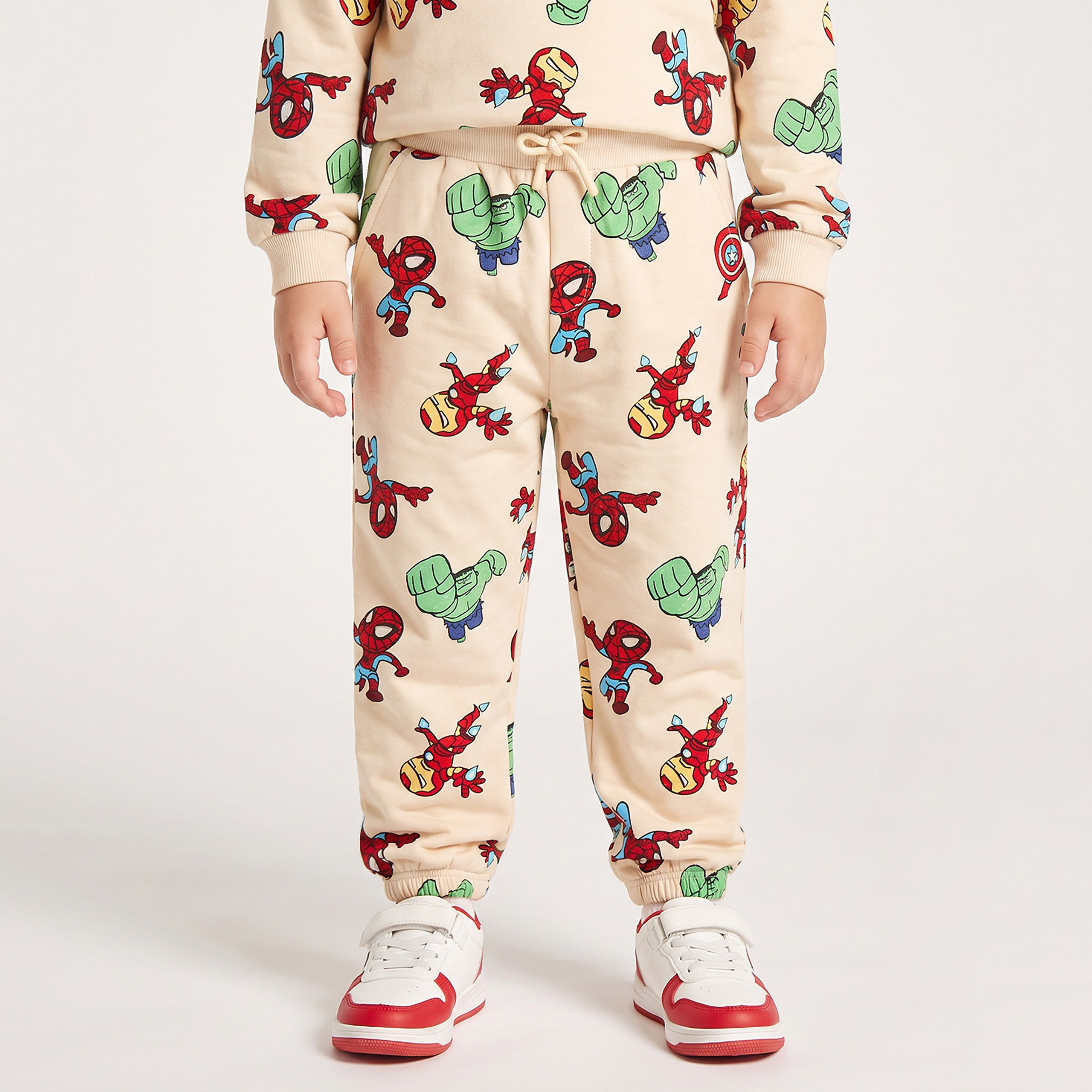 طقم سويت شيرت بياقة بقبعة بأكمام طويلة وبنطلون رياضي بطبعات أفنجرز-boys-clothing-setsandcoords-image-4