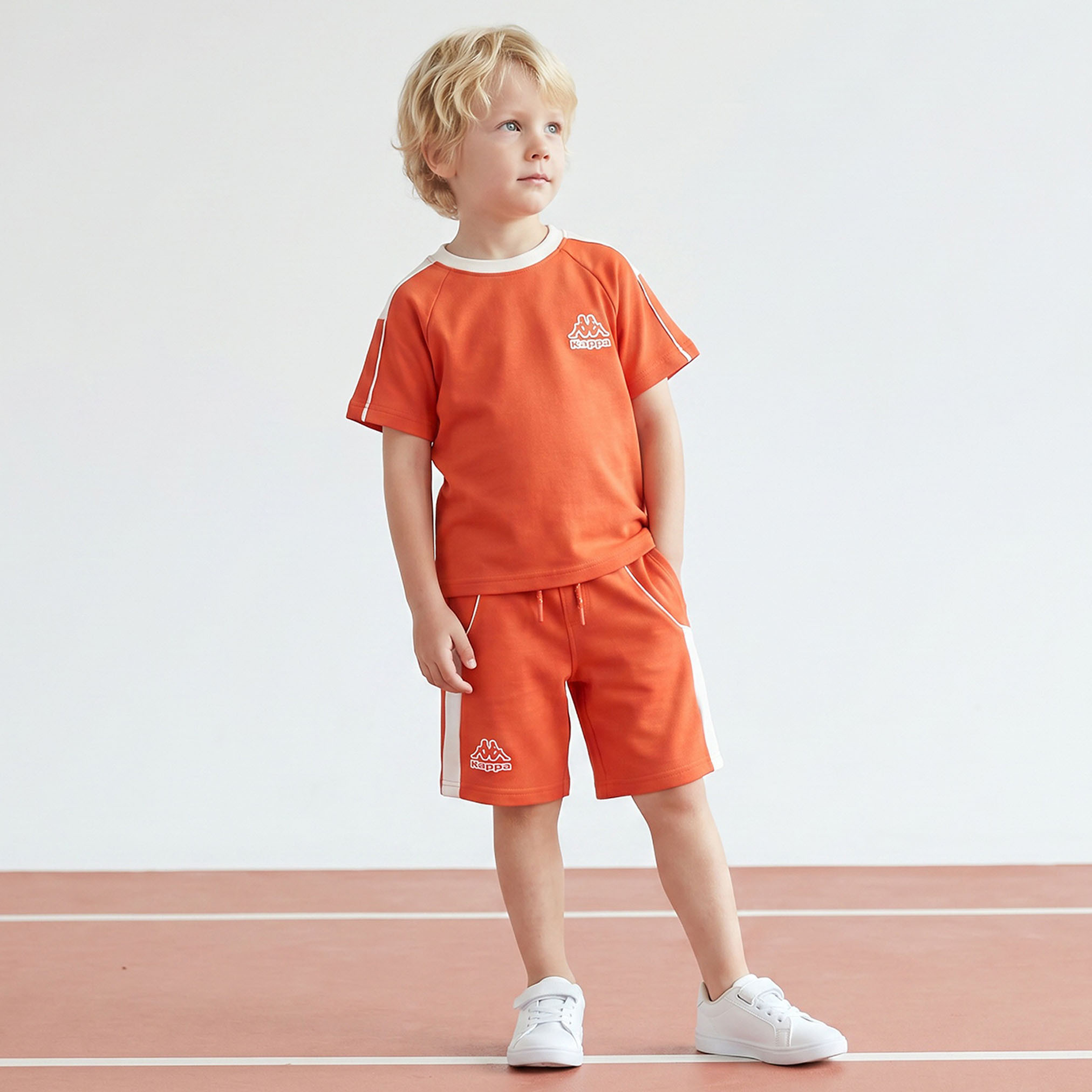 طقم تيشيرت بياقة ضيقة وأكمام قصيرة وشورت بطبعات شعار من كابا-boys-clothing-setsandcoords-image-1