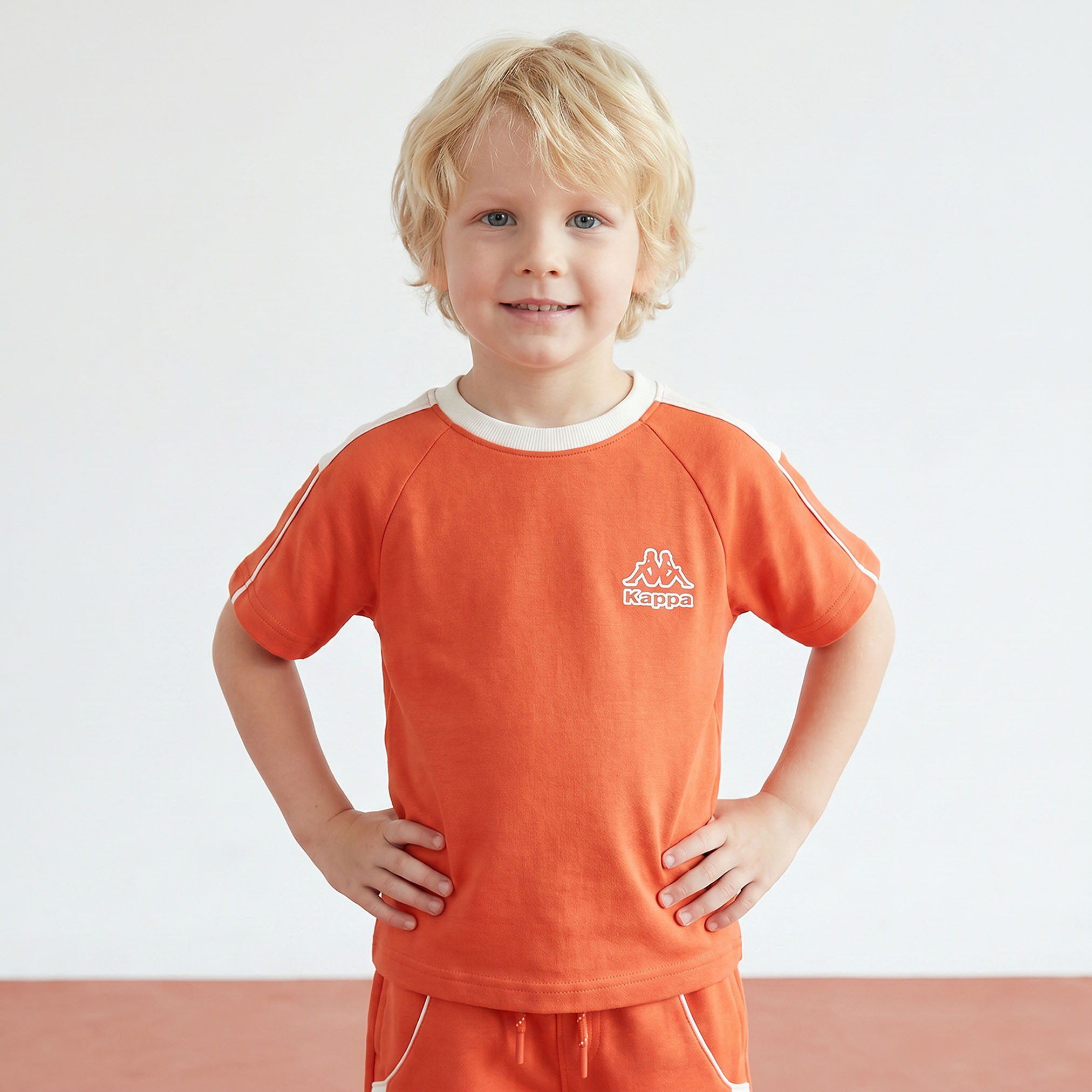 طقم تيشيرت بياقة ضيقة وأكمام قصيرة وشورت بطبعات شعار من كابا-boys-clothing-setsandcoords-image-2