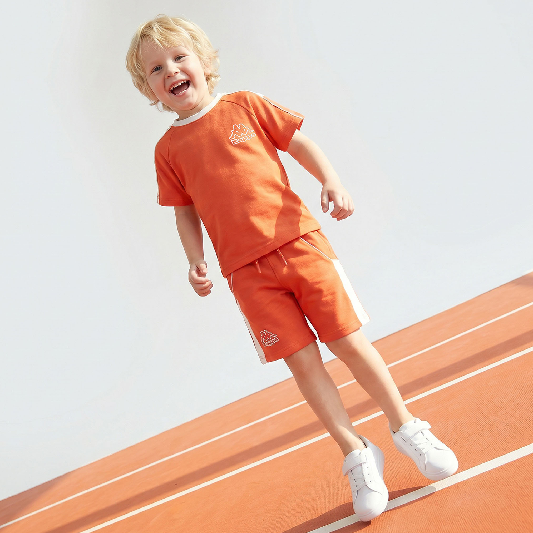 طقم تيشيرت بياقة ضيقة وأكمام قصيرة وشورت بطبعات شعار من كابا-boys-clothing-setsandcoords-image-7