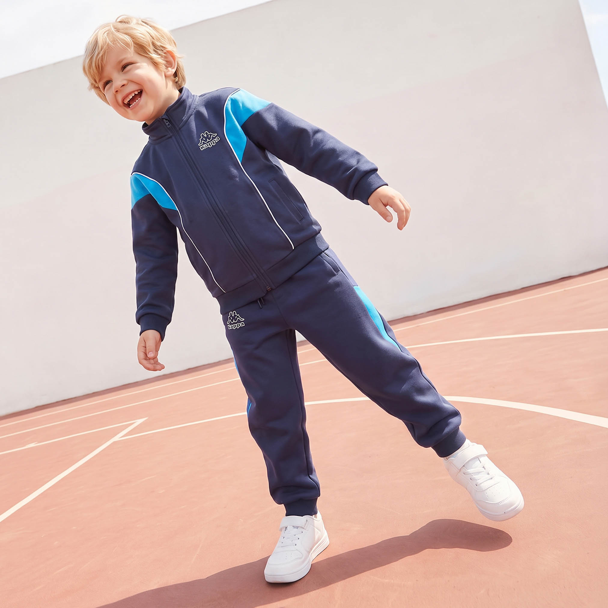 طقم سويت شيرت بياقة عالية وأكمام طويلة وبنطلون جوغرز بطبعات شعار من كابا-boys-clothing-setsandcoords-image-1