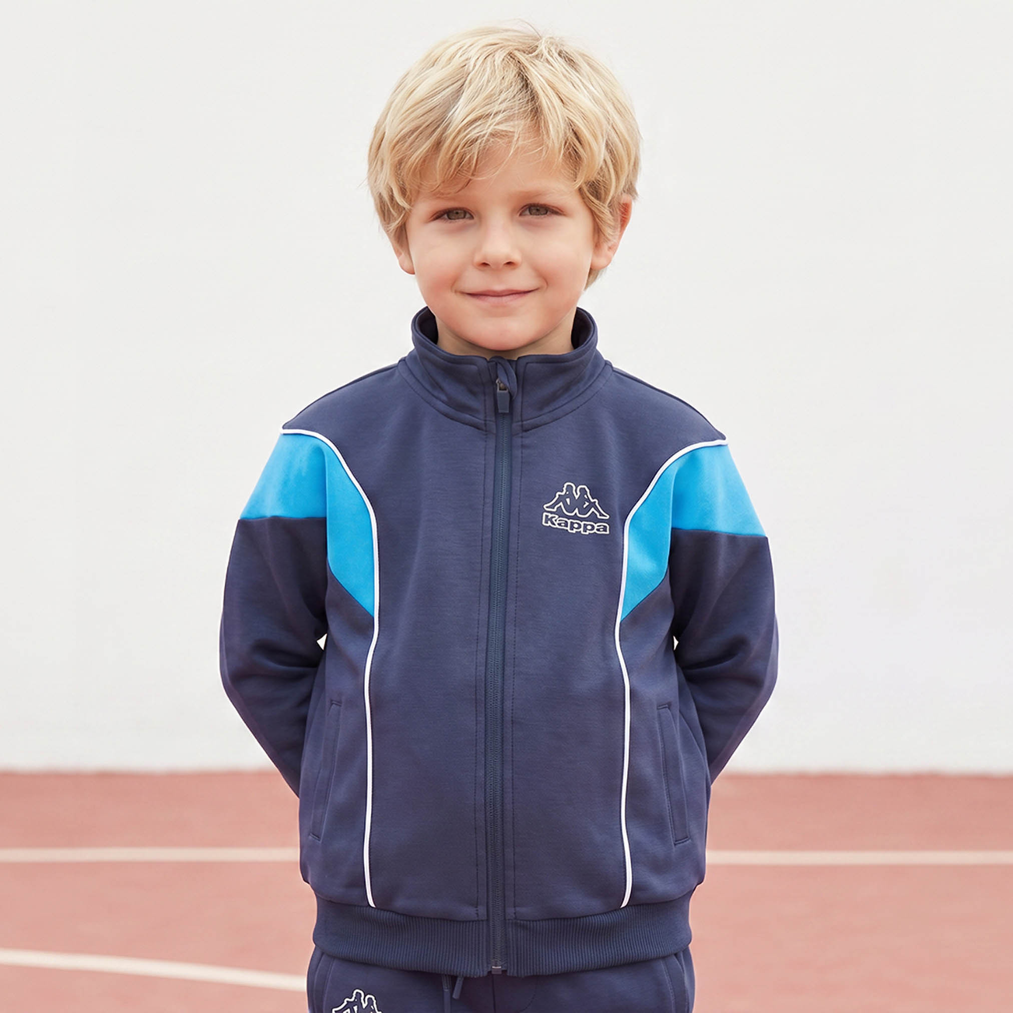 طقم سويت شيرت بياقة عالية وأكمام طويلة وبنطلون جوغرز بطبعات شعار من كابا-boys-clothing-setsandcoords-image-2