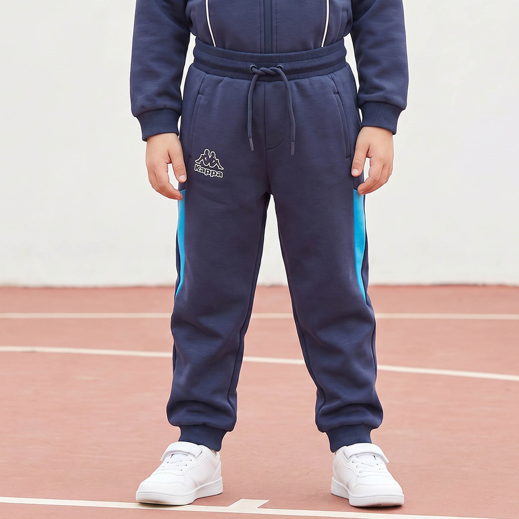 طقم سويت شيرت بياقة عالية وأكمام طويلة وبنطلون جوغرز بطبعات شعار من كابا-boys-clothing-setsandcoords-image-3