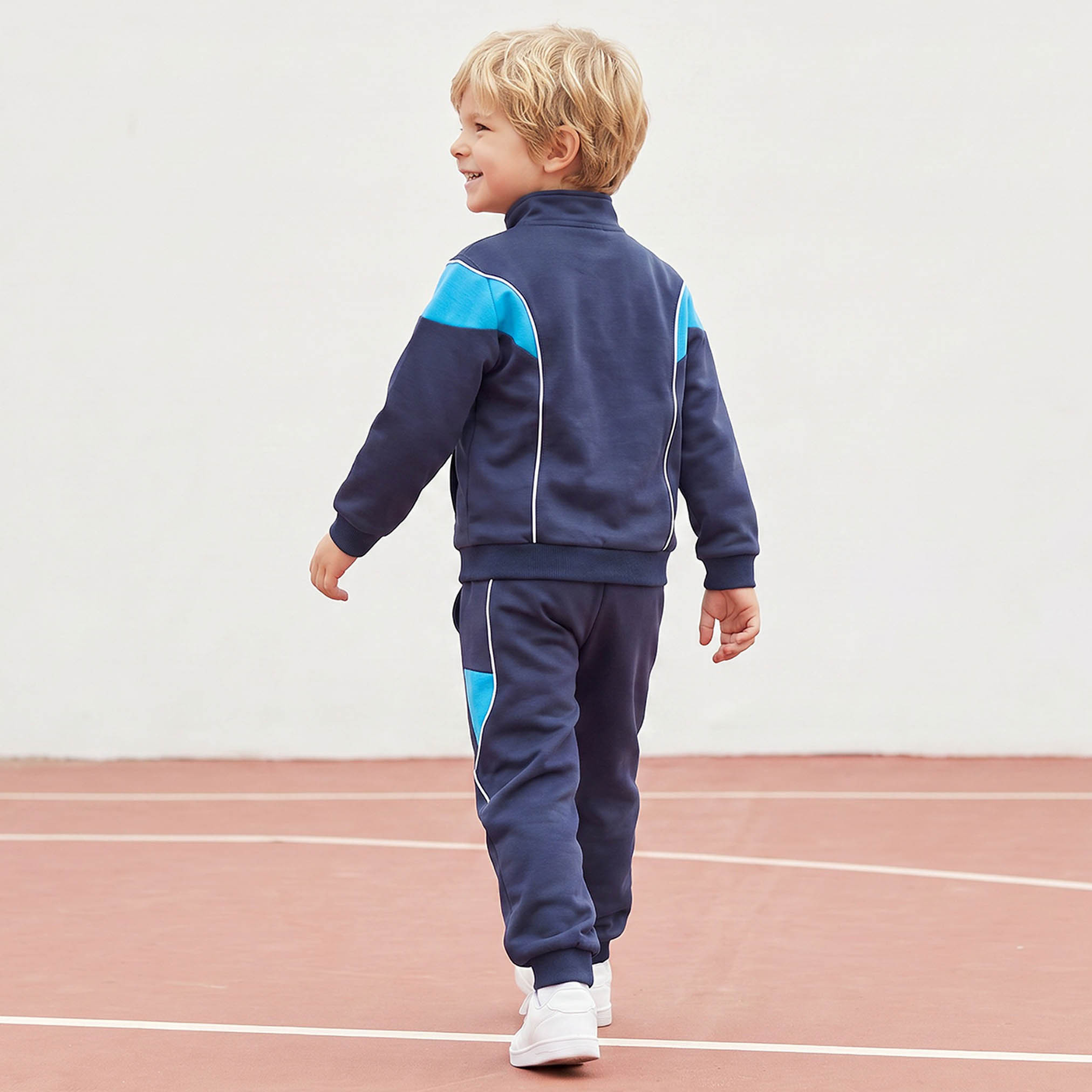 طقم سويت شيرت بياقة عالية وأكمام طويلة وبنطلون جوغرز بطبعات شعار من كابا-boys-clothing-setsandcoords-image-4