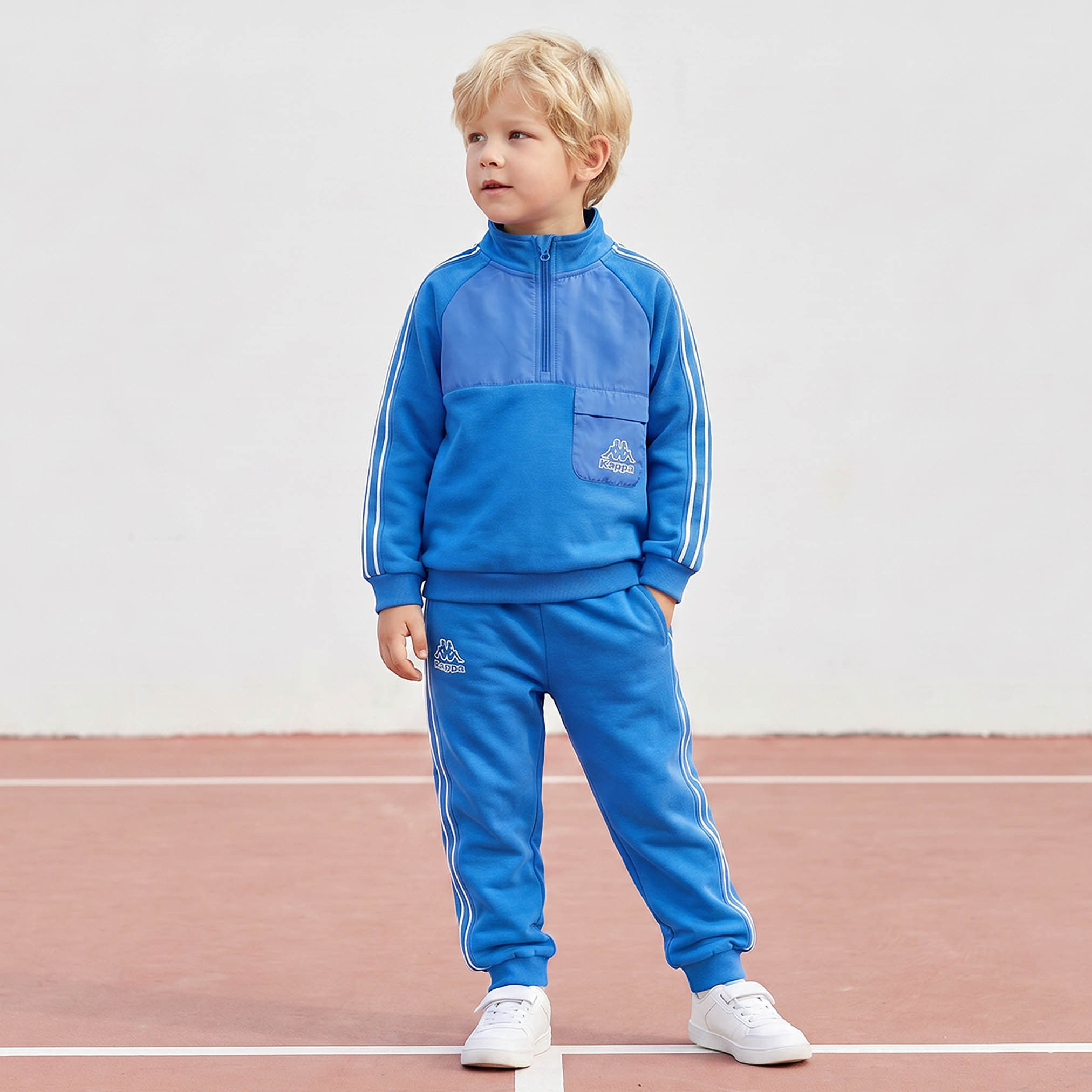 طقم سويت شيرت بياقة عالية وأكمام طويلة وبنطلون رياضي بطبعة شعار من كابا-boys-clothing-setsandcoords-image-7