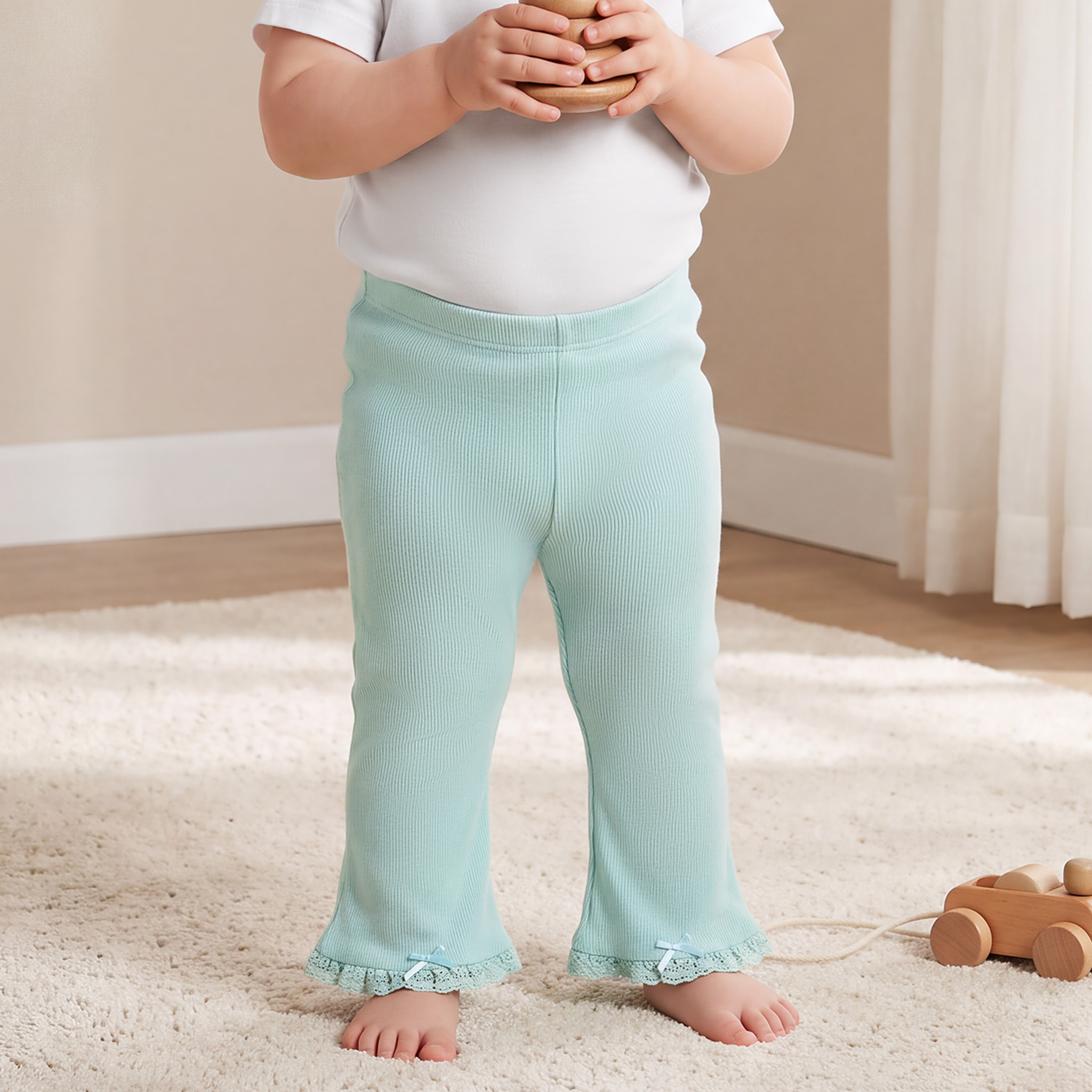 بنطلون ليقنز واسع بحافة دانتيل من جونيورز-baby-girls-clothing-bottoms-leggings-image-1