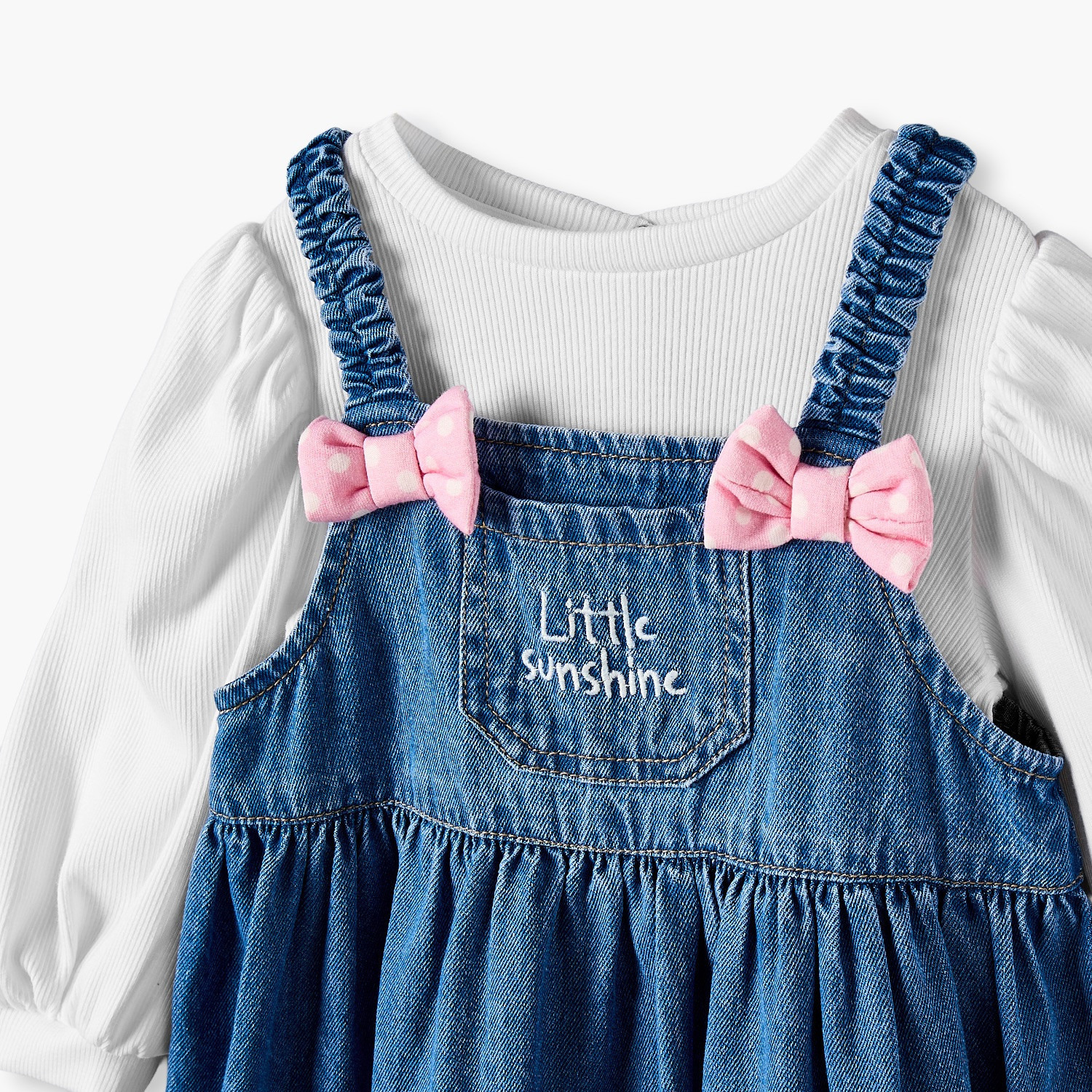 فستان دنغري بياقة مربعة وأكمام بدون أكمام بطول الركبة مع زينة فيونكة من جونيورز-baby-girls-clothing-dressesandjumpsuits-image-6