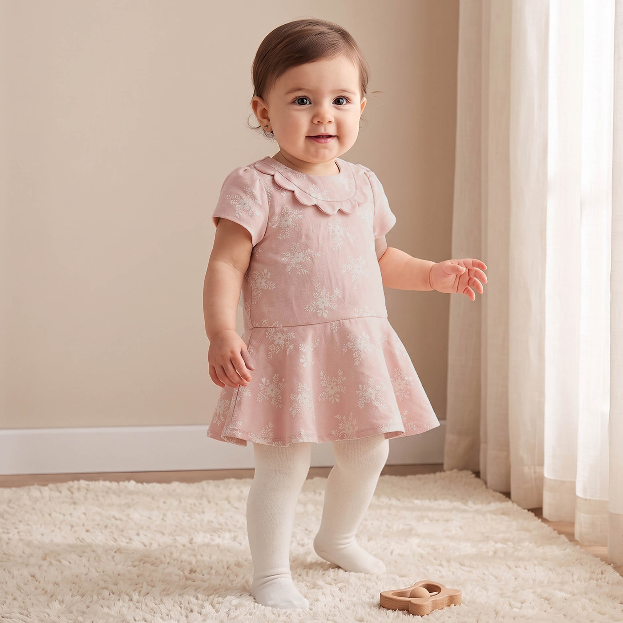 فستان بقصة A بطول الركبة بياقة مستديرة وأكمام قصيرة مع جوارب طويلة من جيجلز-baby-girls-clothing-dressesandjumpsuits-image-1