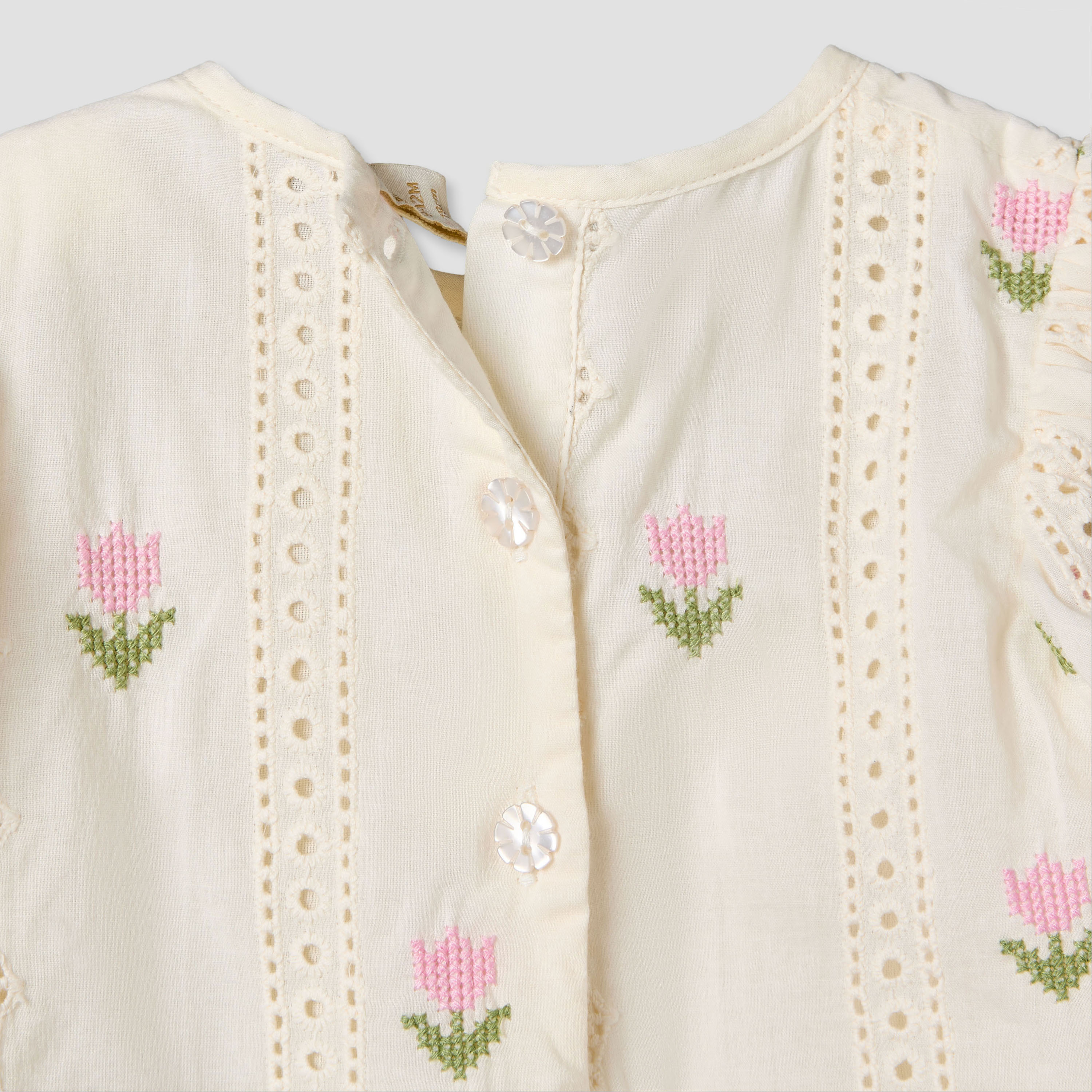طقم بنطلون وبلوزة برقبة مستديرة وأكمام قصيرة وتطريز زهري من جيجلز-baby-girls-clothing-setsandcoords-image-8