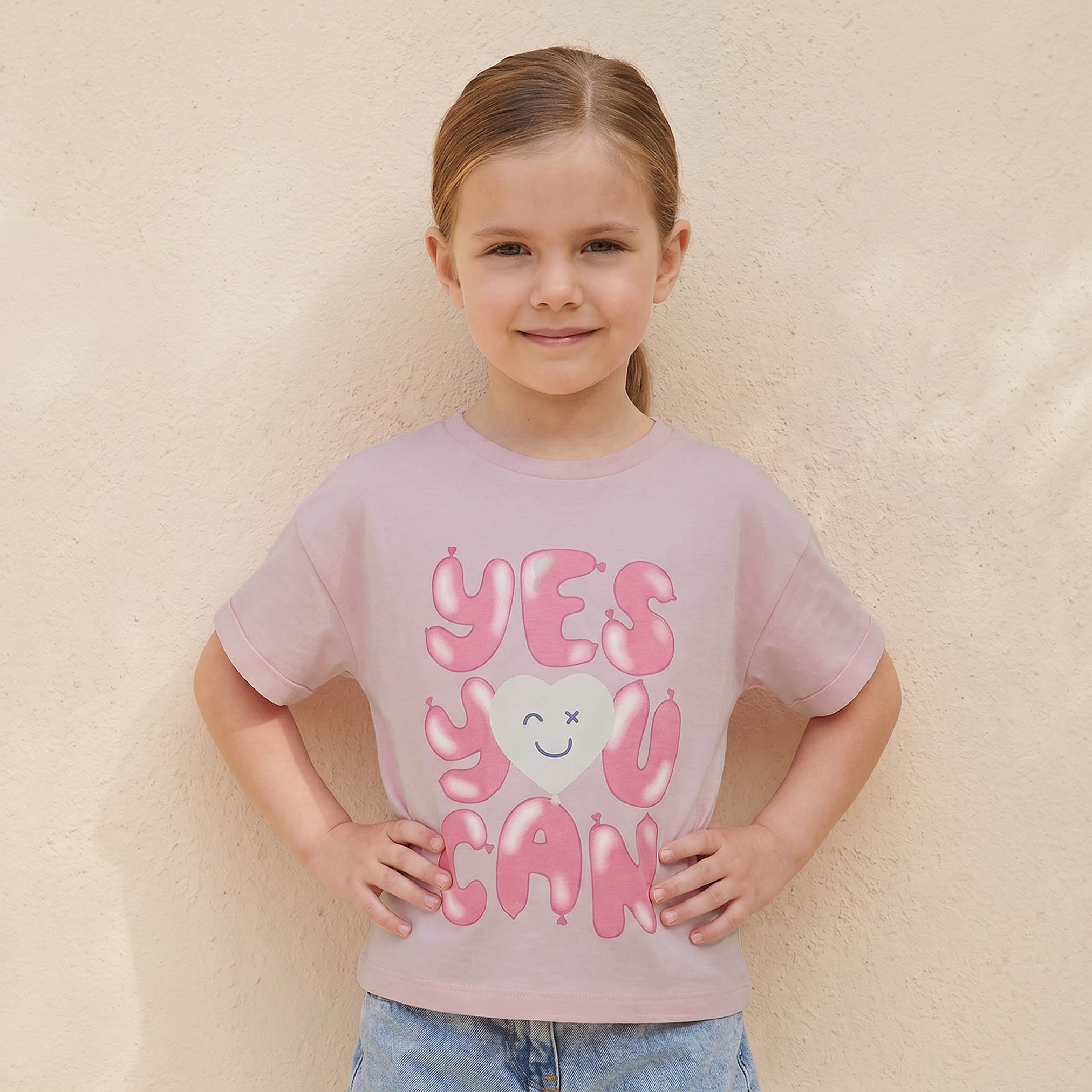 تيشيرت بياقة ضيقة وأكمام قصيرة وطبعات شعار من جونيورز-girls-clothing-tshirts-image-1