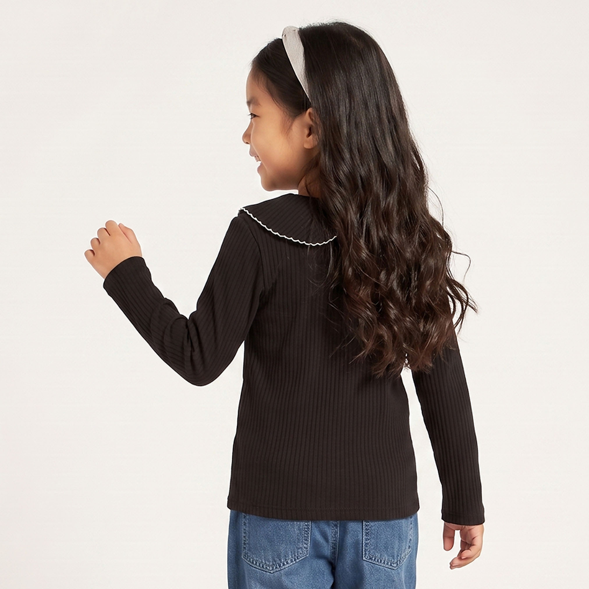 بلوزة بأكمام طويلة وياقة بيتر بان وتصميم مضلع بارز من جونيورز-girls-clothing-tshirts-image-2