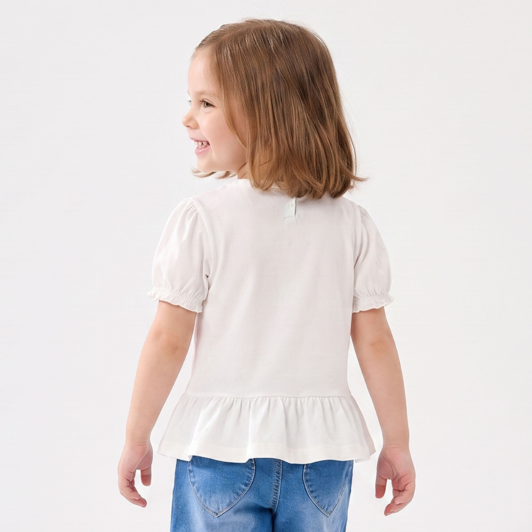 بلوزة بياقة ضيقة وأكمام قصيرة وزينة فيونكة من جونيورز-baby-girls-clothing-blousesandshirts-image-3