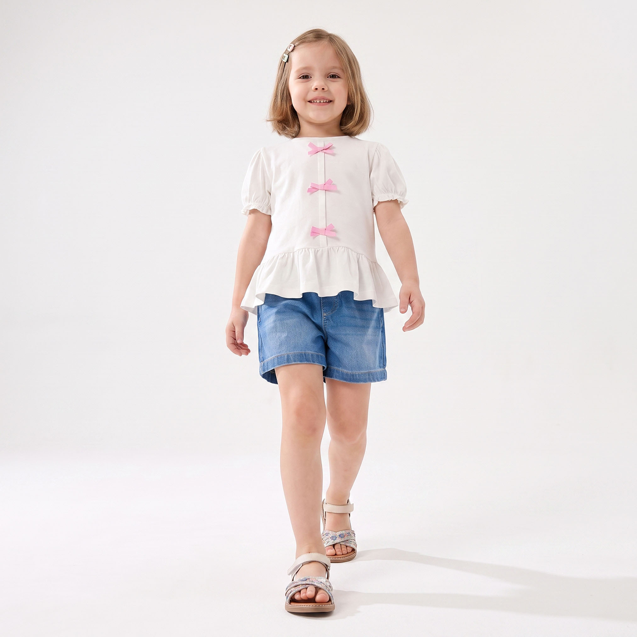 بلوزة بياقة ضيقة وأكمام قصيرة وزينة فيونكة من جونيورز-baby-girls-clothing-blousesandshirts-image-4