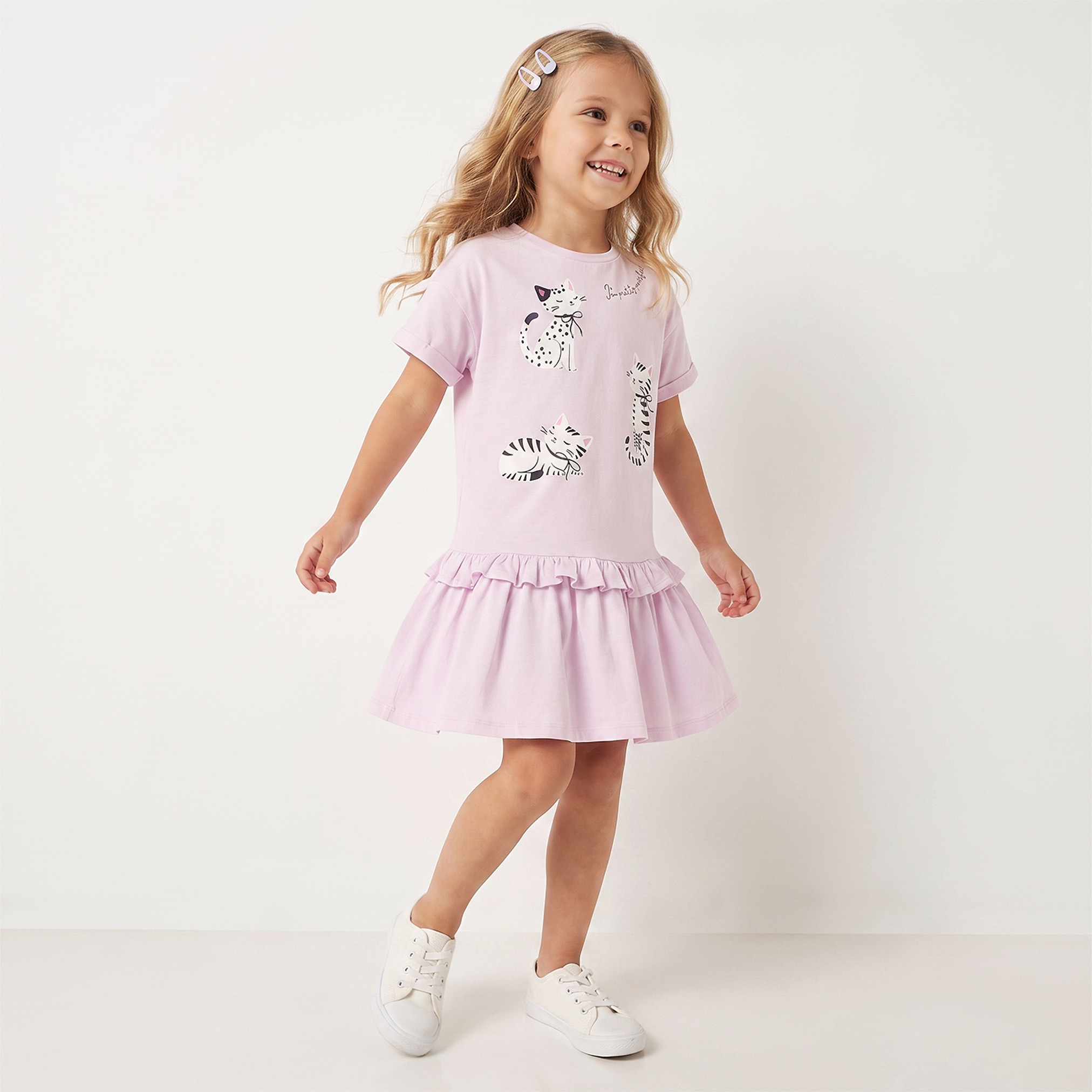 فستان بطول الركبة وياقة مستديرة وأكمام قصيرة وخصر منسدل وطبعات قطة من جونيورز-girls-clothing-dressesandjumpsuits-image-1