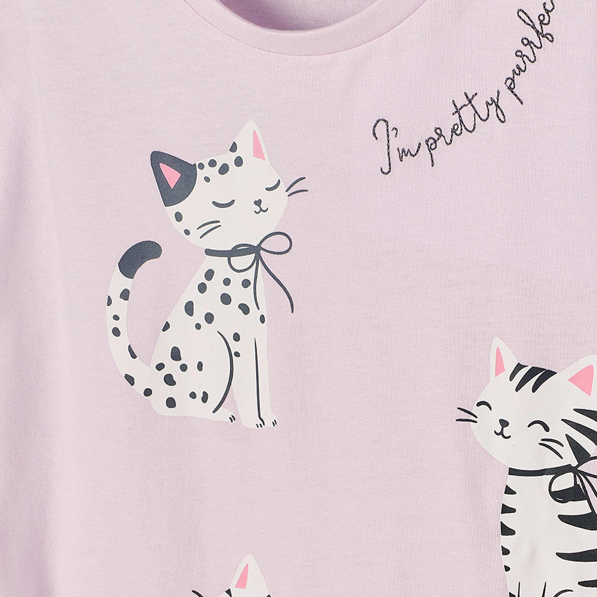 فستان بطول الركبة وياقة مستديرة وأكمام قصيرة وخصر منسدل وطبعات قطة من جونيورز-girls-clothing-dressesandjumpsuits-image-3