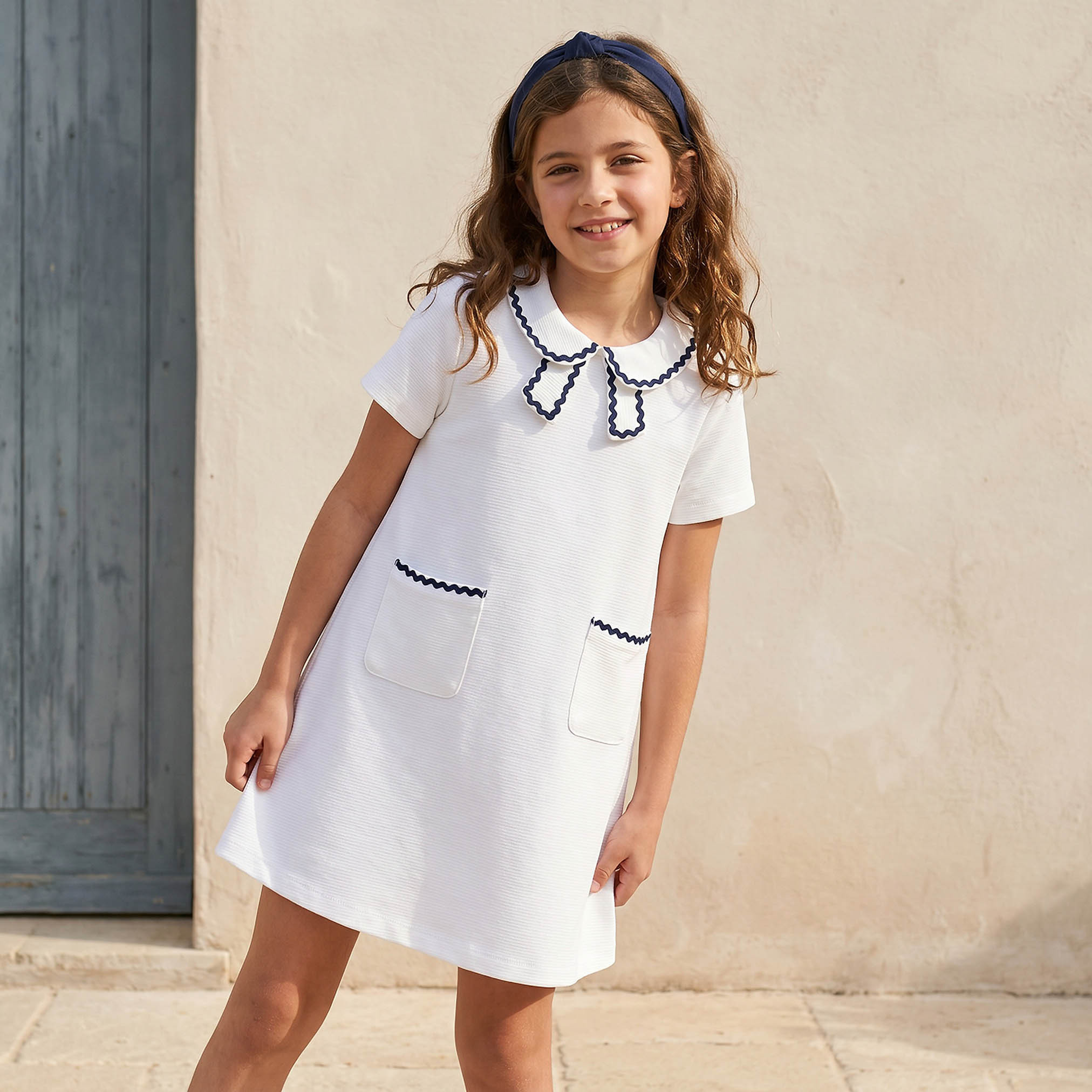 فستان بطول الركبة بياقة بيتر بان وأكمام قصيرة مع جيوب من جونيورز-girls-clothing-dressesandjumpsuits-image-1