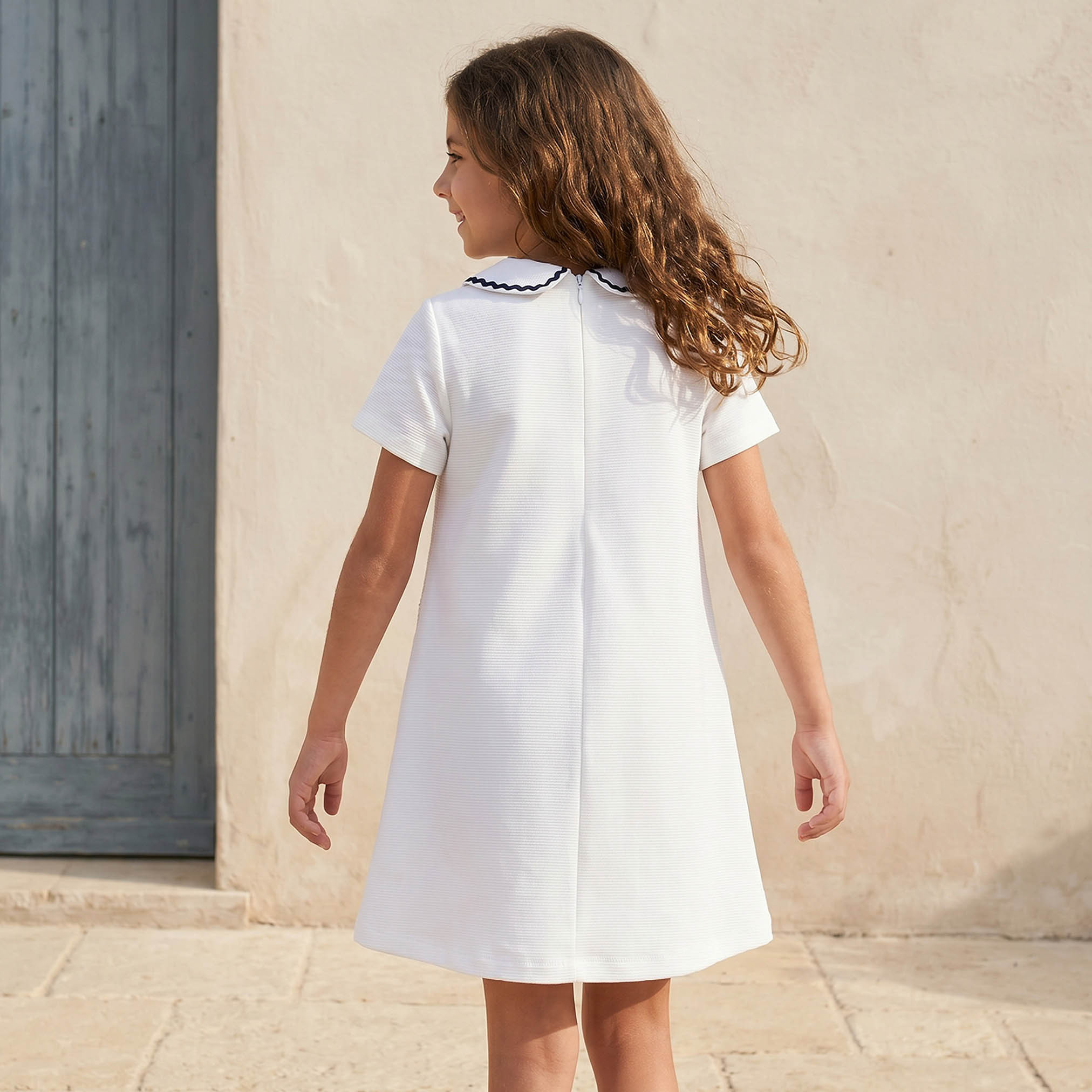 فستان بطول الركبة بياقة بيتر بان وأكمام قصيرة مع جيوب من جونيورز-girls-clothing-dressesandjumpsuits-image-2