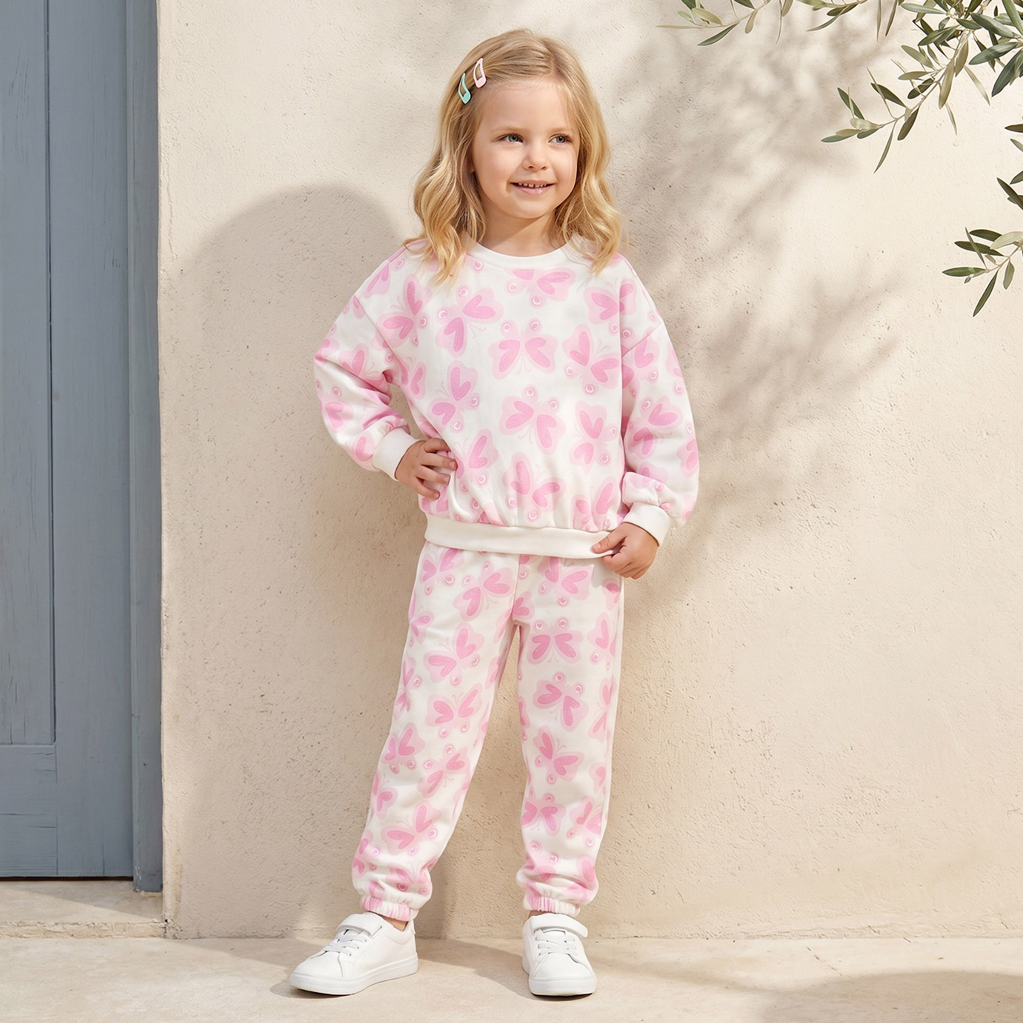 سويت شيرت بأكمام طويلة وطبعات فراشات من جونيورز-girls-clothing-sweatshirts-image-2