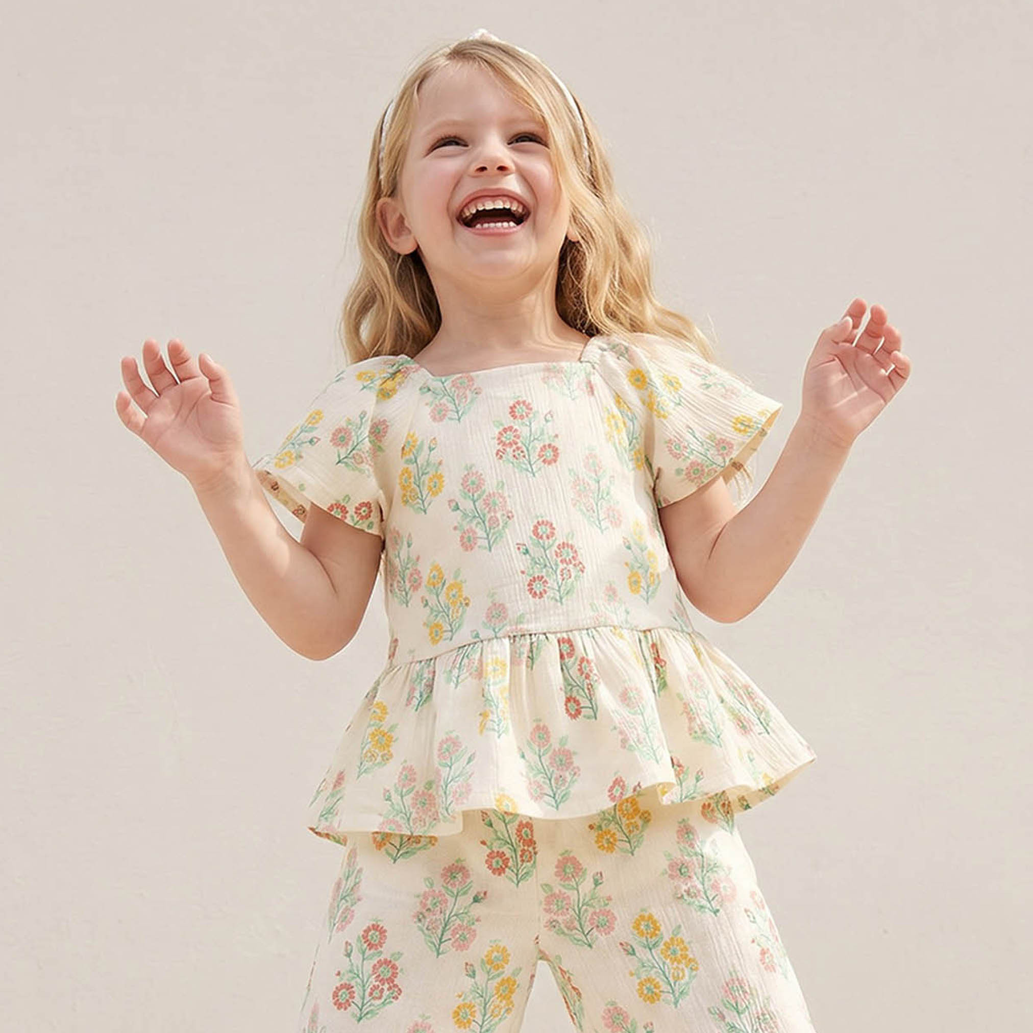 طقم بنطلون وبلوزة بيبلوم بياقة مربعة وأكمام قصيرة وطبعات زهرية من جونيورز-baby-girls-clothing-setsandcoords-image-2