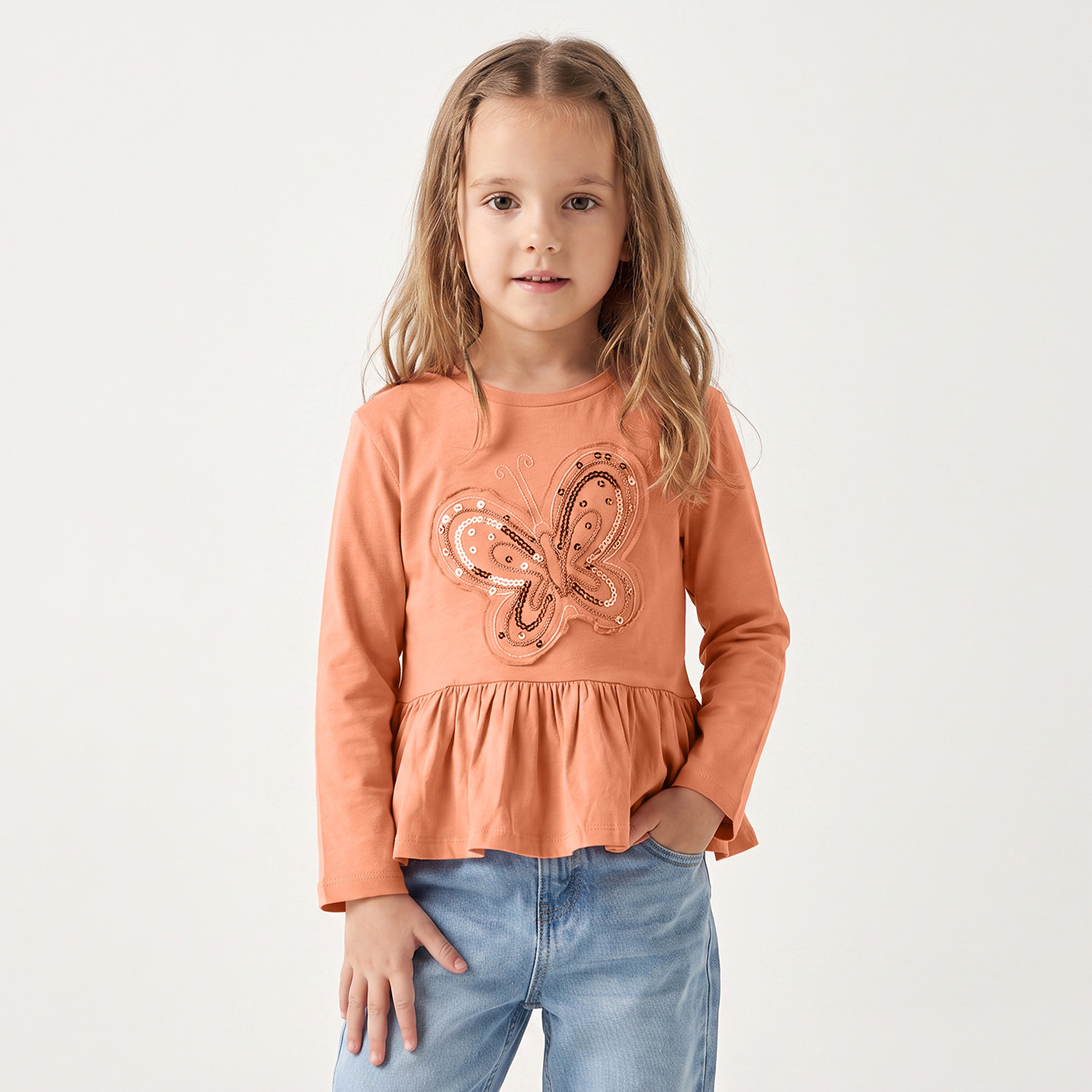 تيشيرت بأكمام طويلة وياقة ضيقة وزينة فراشة من جونيورز-girls-clothing-tshirts-image-1