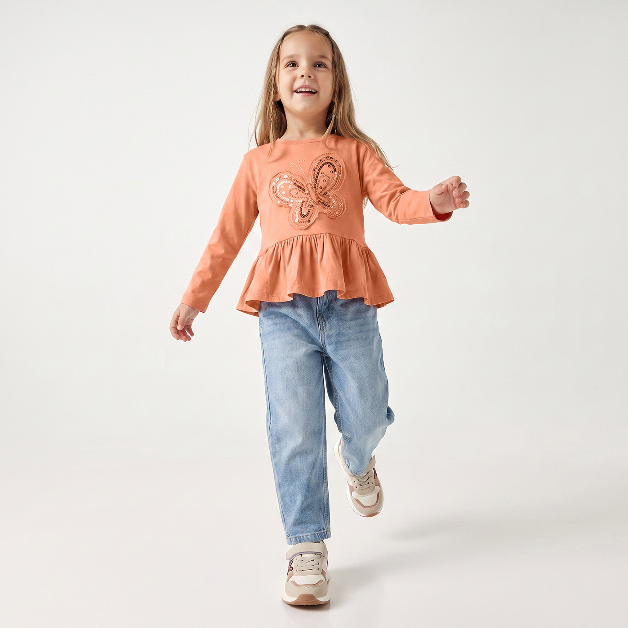 تيشيرت بأكمام طويلة وياقة ضيقة وزينة فراشة من جونيورز-girls-clothing-tshirts-image-2