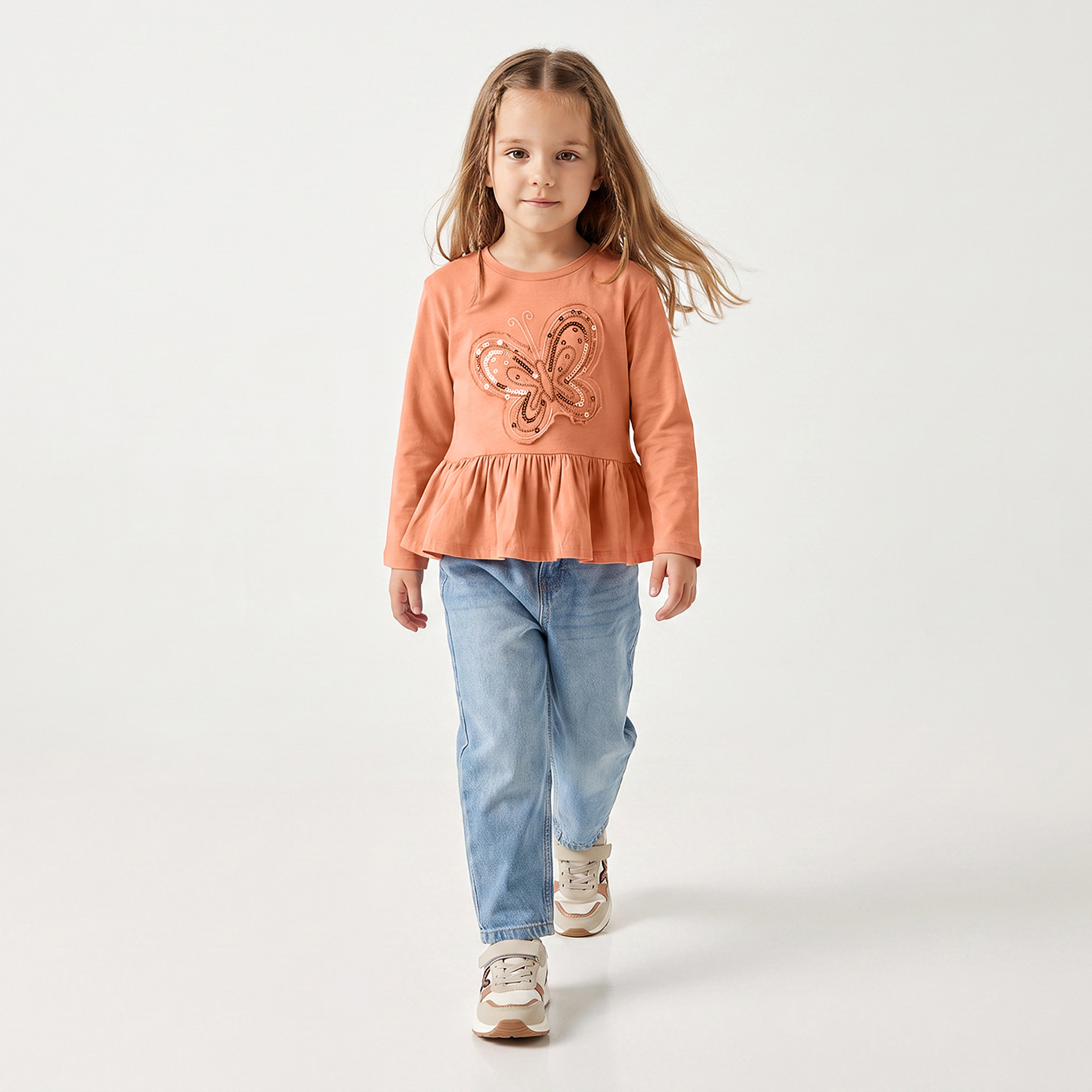 تيشيرت بأكمام طويلة وياقة ضيقة وزينة فراشة من جونيورز-girls-clothing-tshirts-image-4