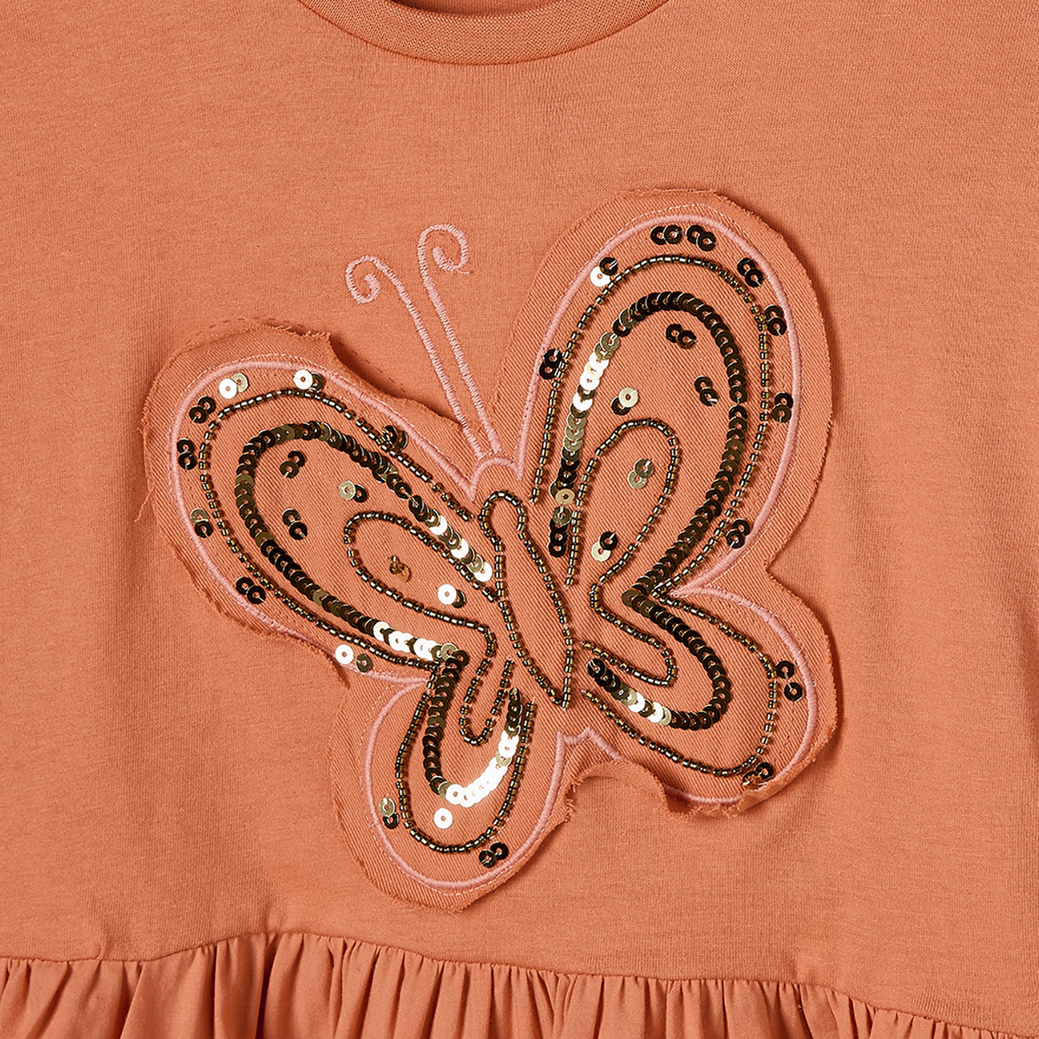 تيشيرت بأكمام طويلة وياقة ضيقة وزينة فراشة من جونيورز-girls-clothing-tshirts-image-5