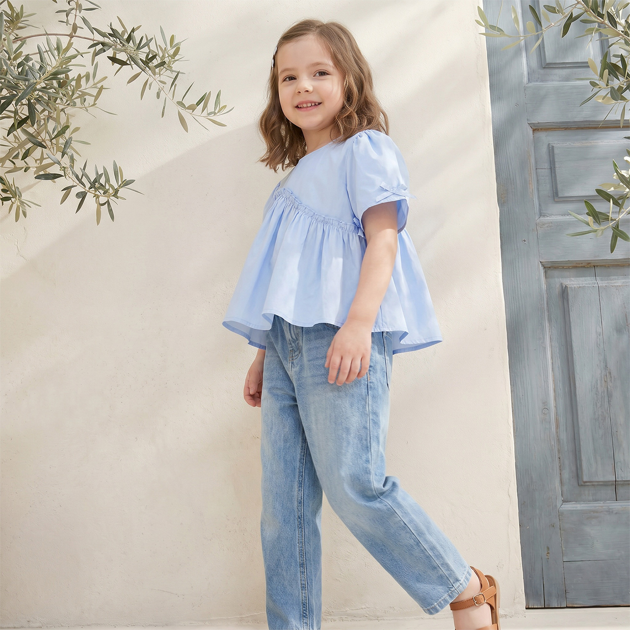 بلوزة بياقة مستديرة وأكمام قصيرة وتفاصيل كشكش من جونيورز-girls-clothing-blousesandshirts-image-5