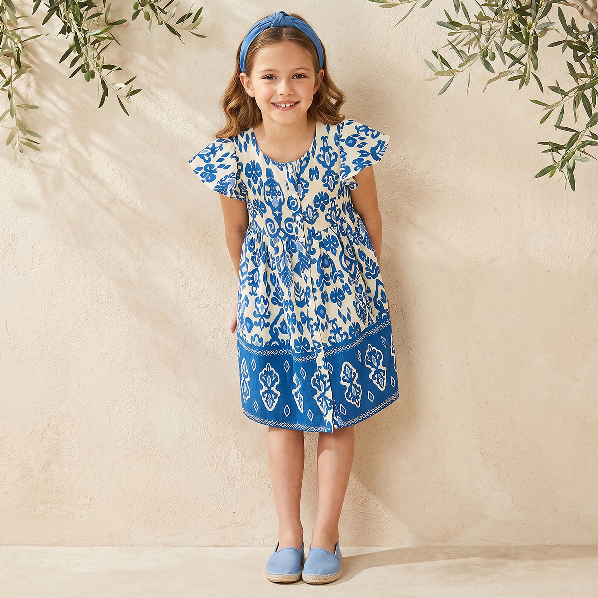 فستان بطول الركبة وياقة مستديرة وأكمام قصيرة وطبعات من جونيورز-girls-clothing-dressesandjumpsuits-image-1