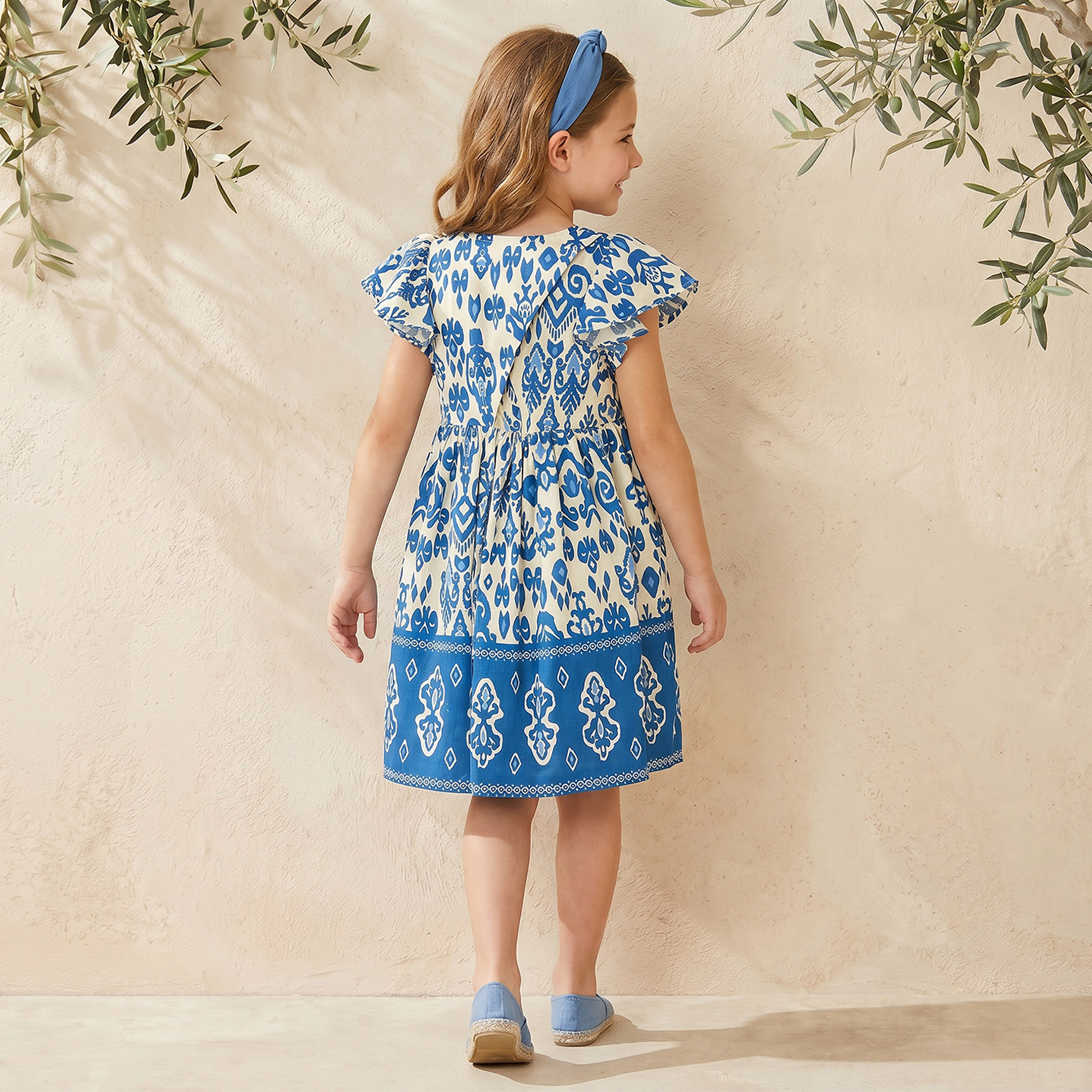 فستان بطول الركبة وياقة مستديرة وأكمام قصيرة وطبعات من جونيورز-girls-clothing-dressesandjumpsuits-image-2