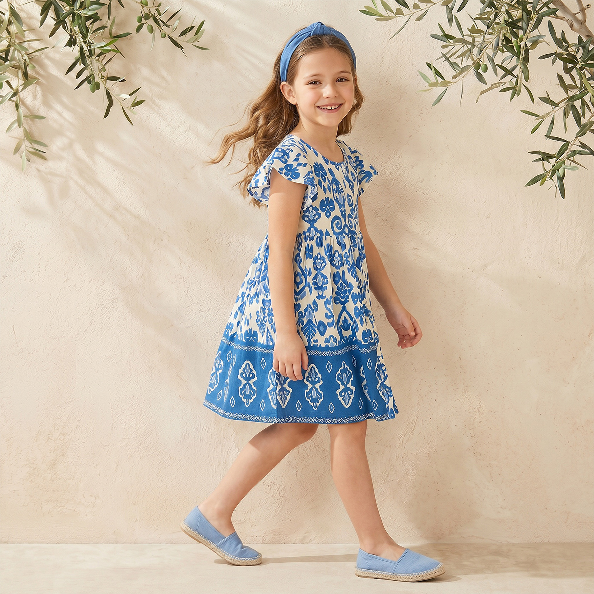 فستان بطول الركبة وياقة مستديرة وأكمام قصيرة وطبعات من جونيورز-girls-clothing-dressesandjumpsuits-image-4