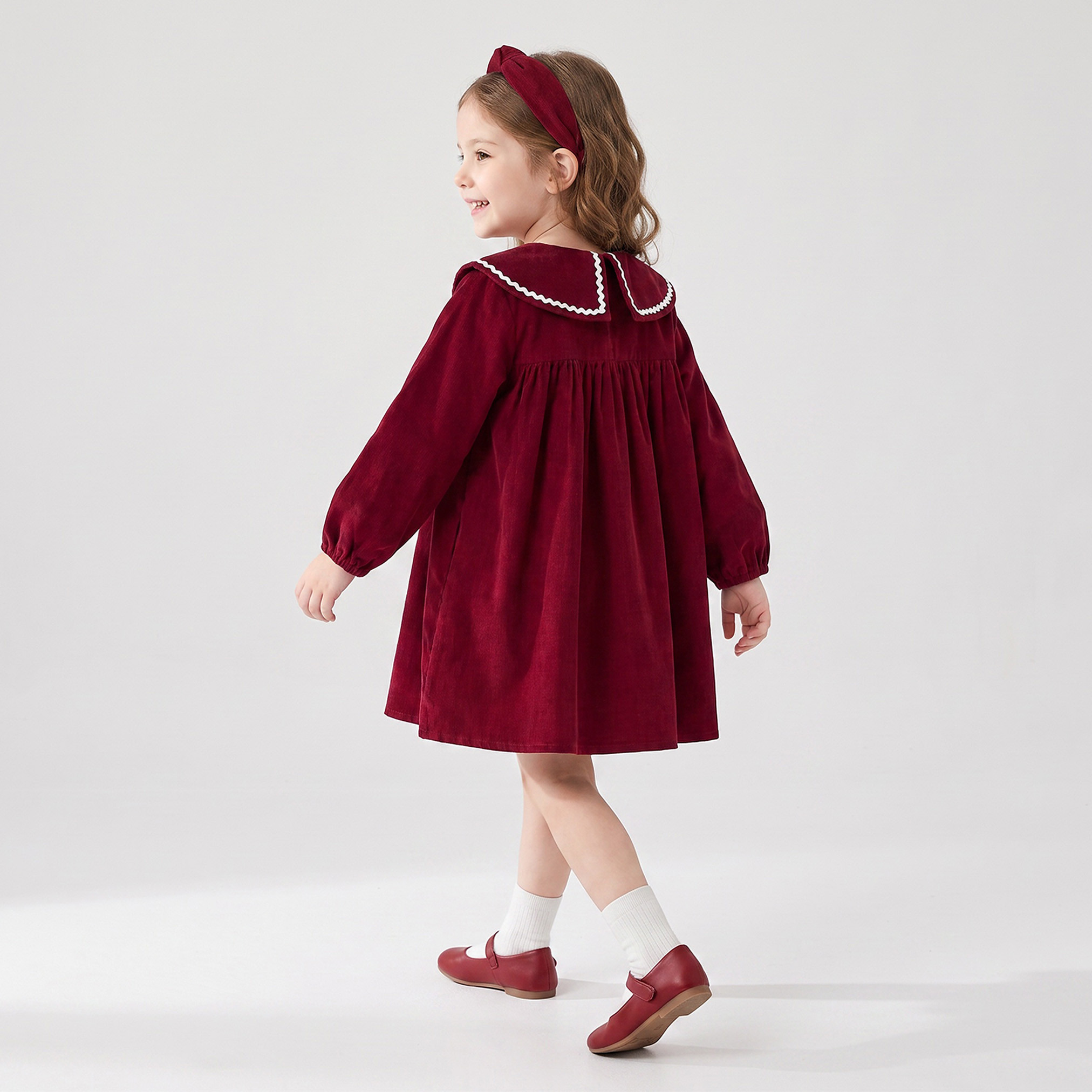 فستان إيه لاين بياقة بيتر بان وأكمام طويلة بتصميم كوردروي من جونيورز-girls-clothing-dressesandjumpsuits-image-2