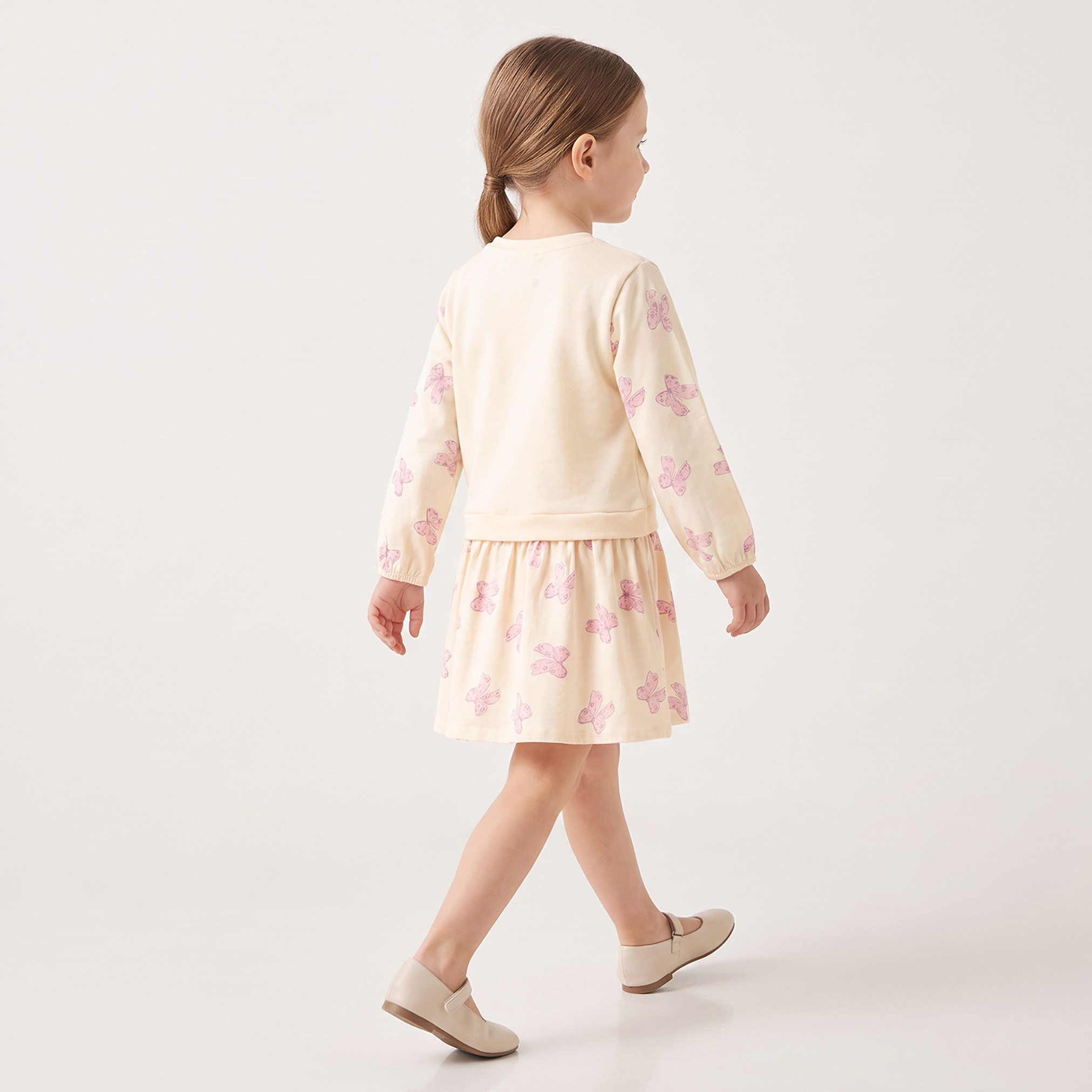 فستان بطول الركبة وأكمام طويلة وياقة مستديرة وطبعات فراشات من جونيورز-girls-clothing-dressesandjumpsuits-image-3