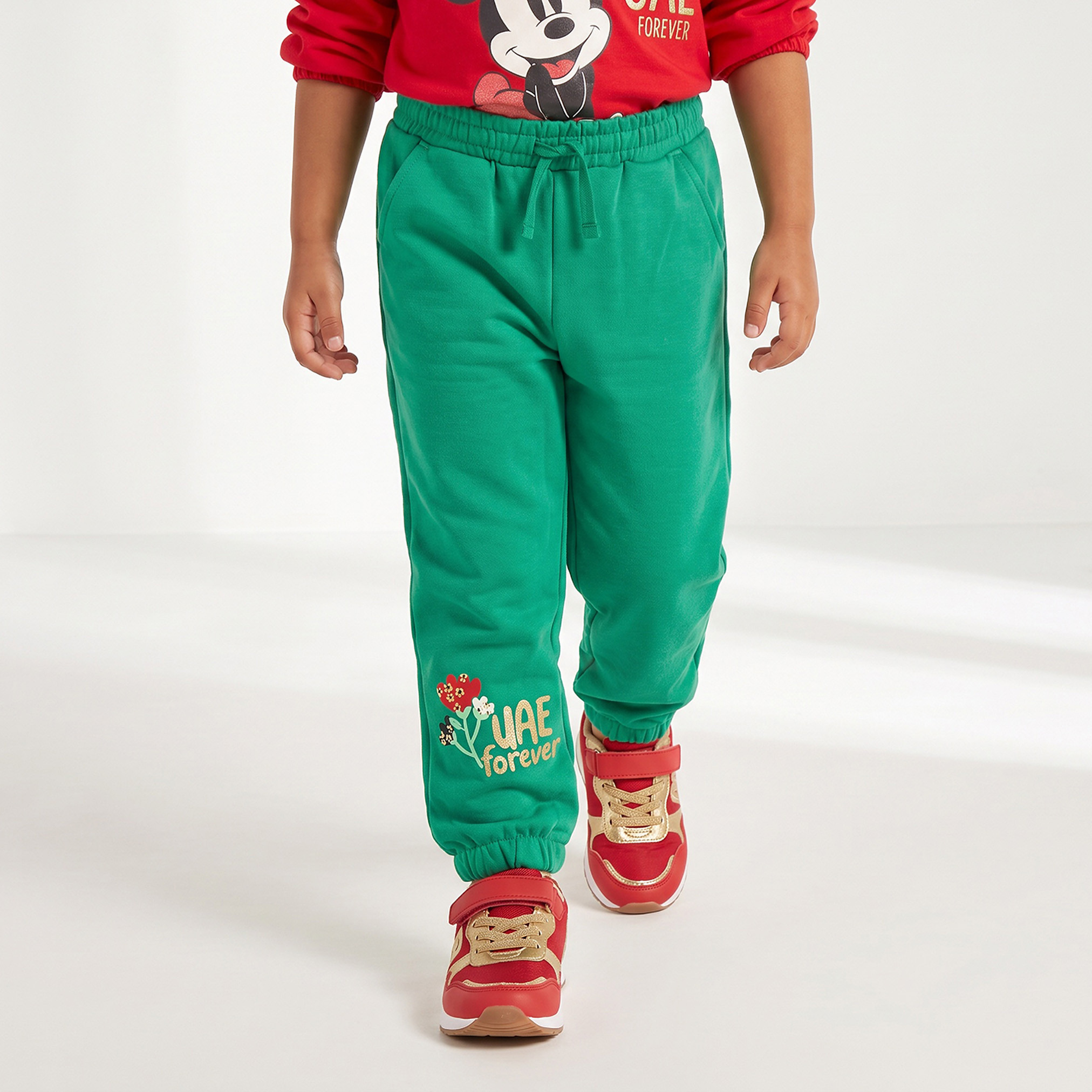 بنطلون رياضي بخصر مطاطي ورباط بطبعة اليوم الوطني الإماراتي من جونيورز-baby-girls-clothing-bottoms-joggersandtrackpants-image-1