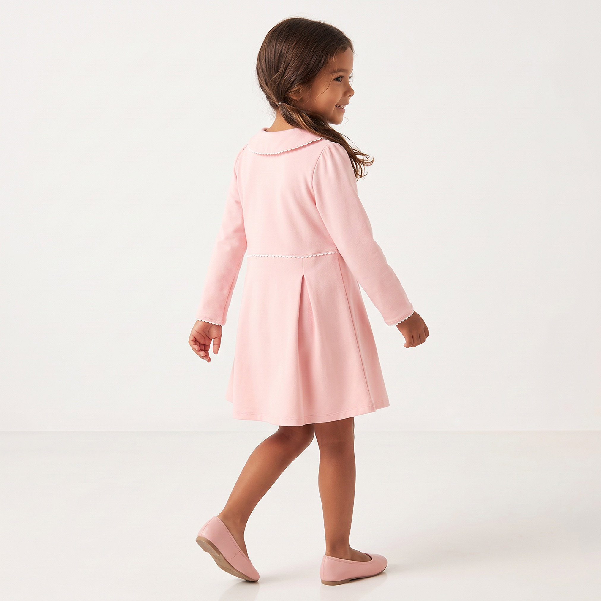 فستان طول الركبة بياقة بيتر بان وأكمام طويلة وثنايا من جونيورز-girls-clothing-dressesandjumpsuits-image-2