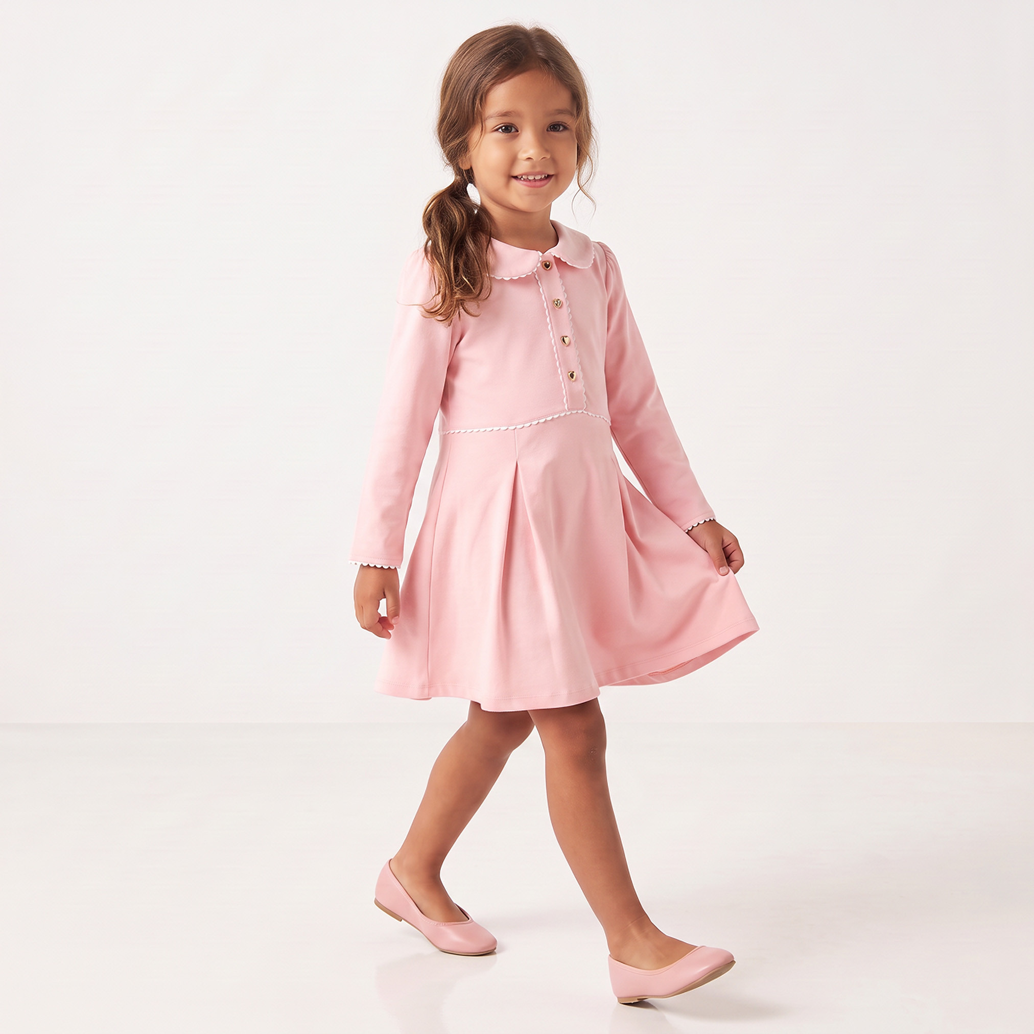 فستان طول الركبة بياقة بيتر بان وأكمام طويلة وثنايا من جونيورز-girls-clothing-dressesandjumpsuits-image-4