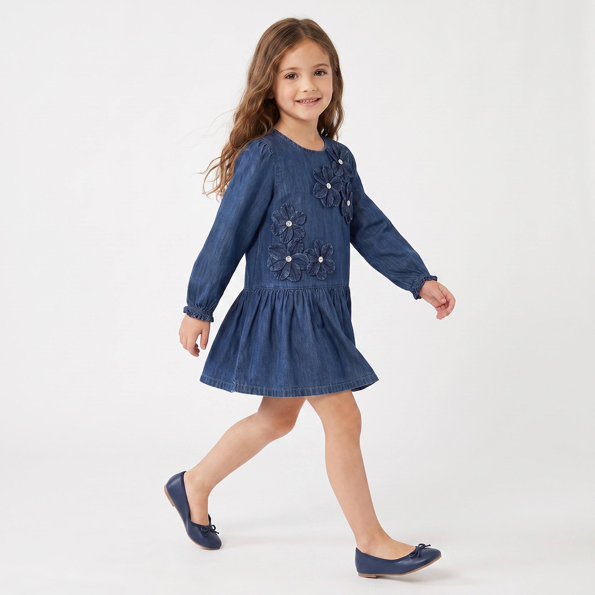 فستان دينم فوق الركبة بأكمام طويلة وتطريز أزهار وياقة مستديرة من جونيورز-girls-clothing-dressesandjumpsuits-image-5