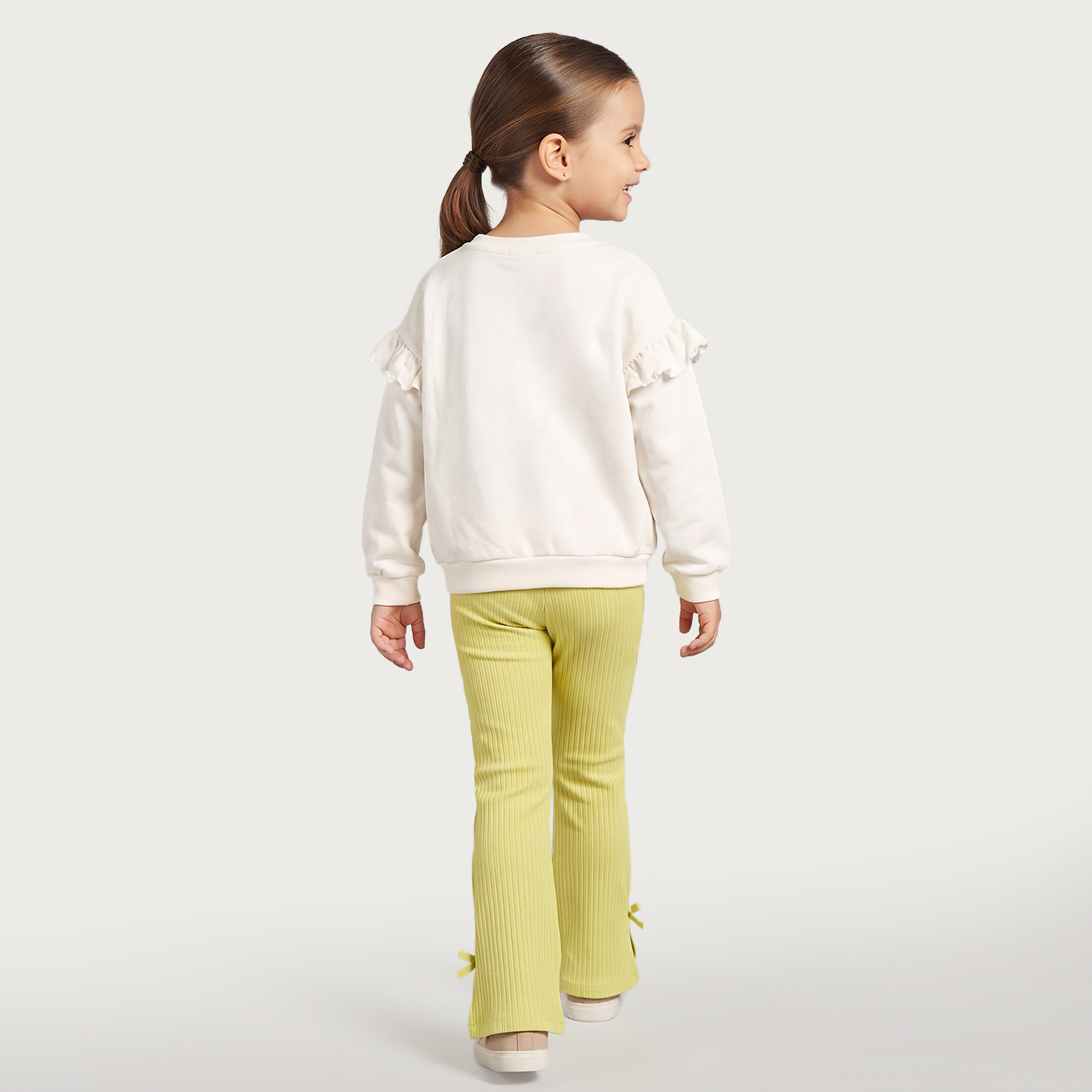 طقم سويت شيرت بياقة ضيقة وأكمام طويلة وبنطلون بطبعات فراشات من جونيورز-baby-girls-clothing-setsandcoords-image-4