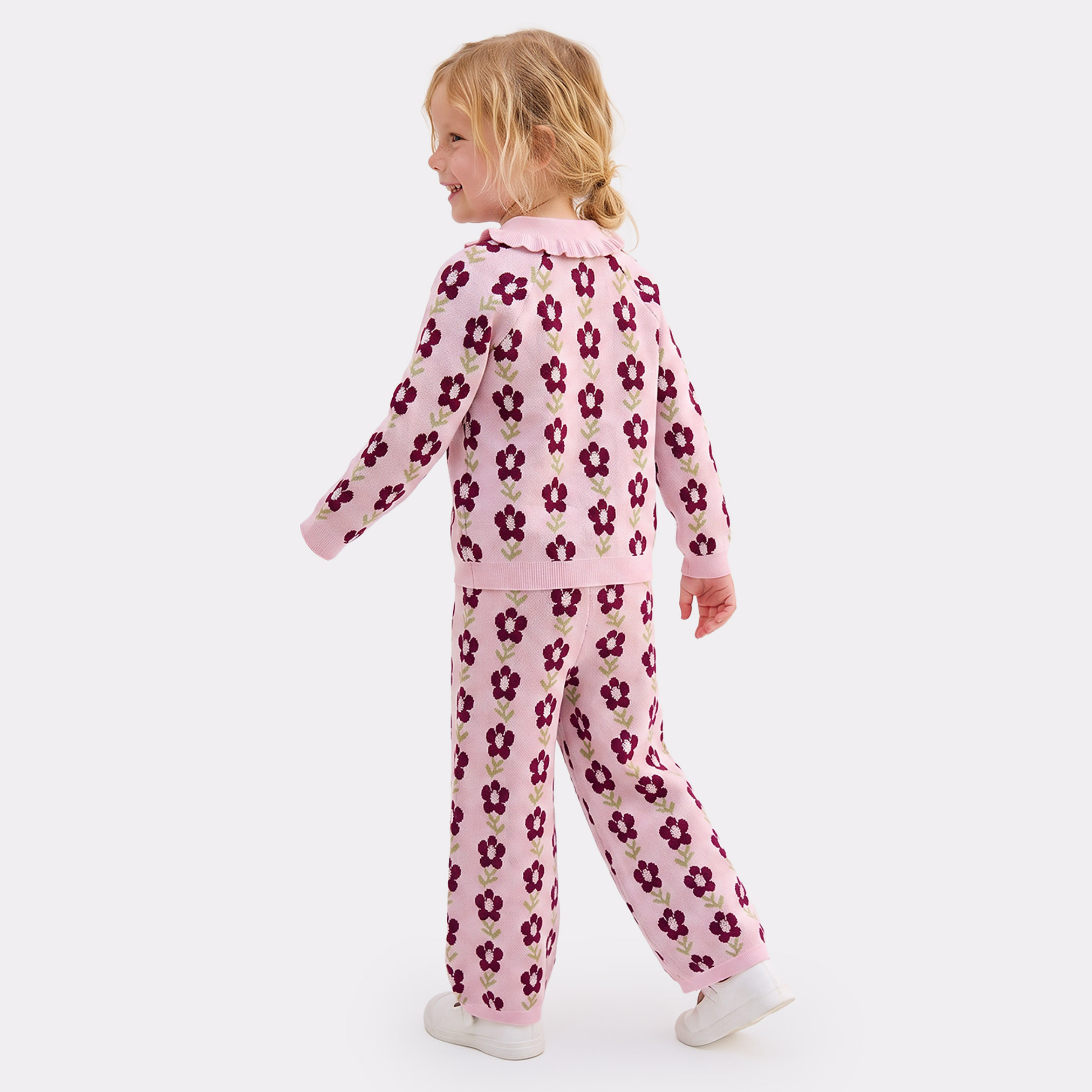 طقم تيشيرت بياقة وأكمام طويلة وبنطلون رياضي بطبعة زهور من جونيورز-baby-girls-clothing-setsandcoords-image-2