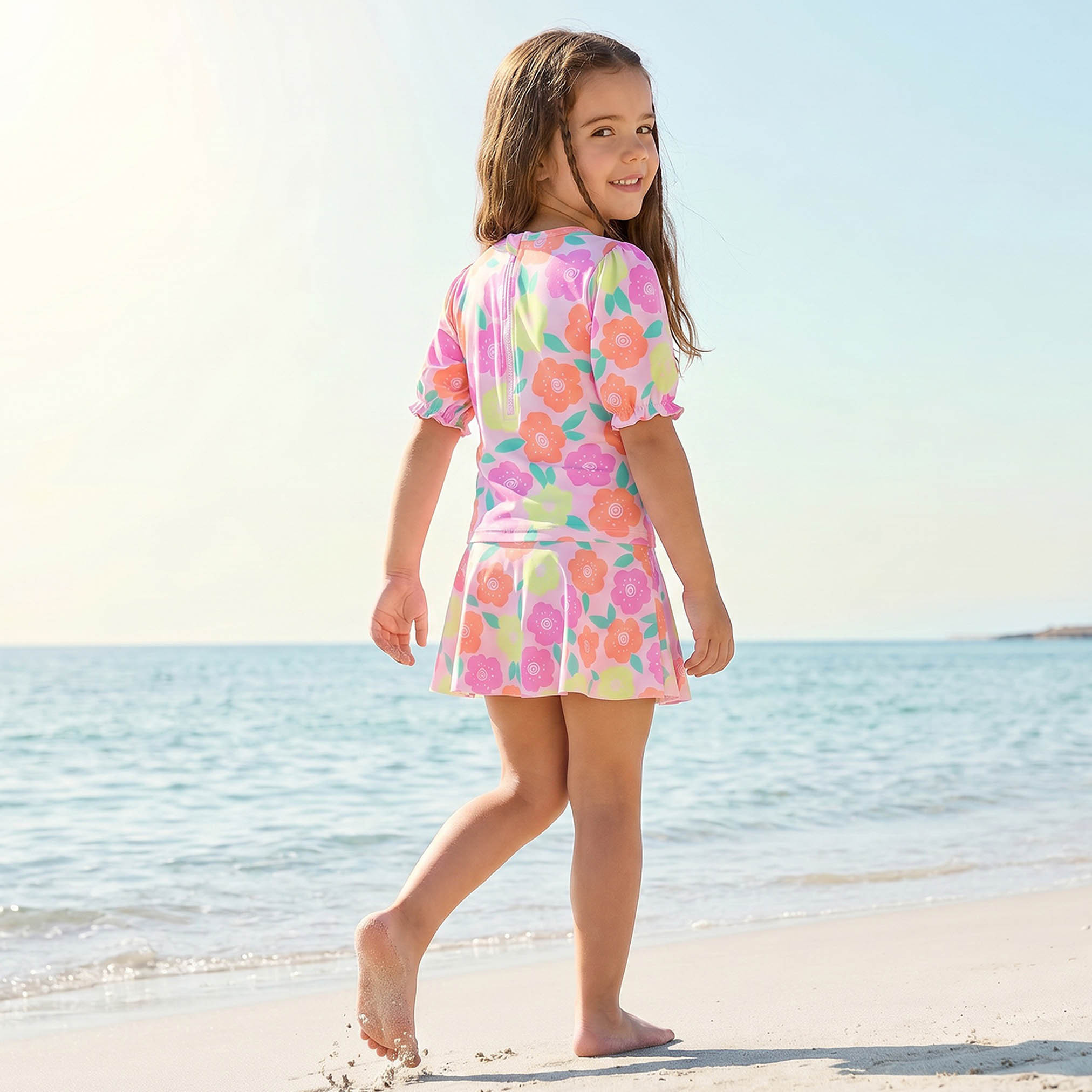 طقم سباحة بأكمام قصيرة ورقبة مستديرة وطبعات زهرية من جونيورز-baby-girls-clothing-swimwear-image-3