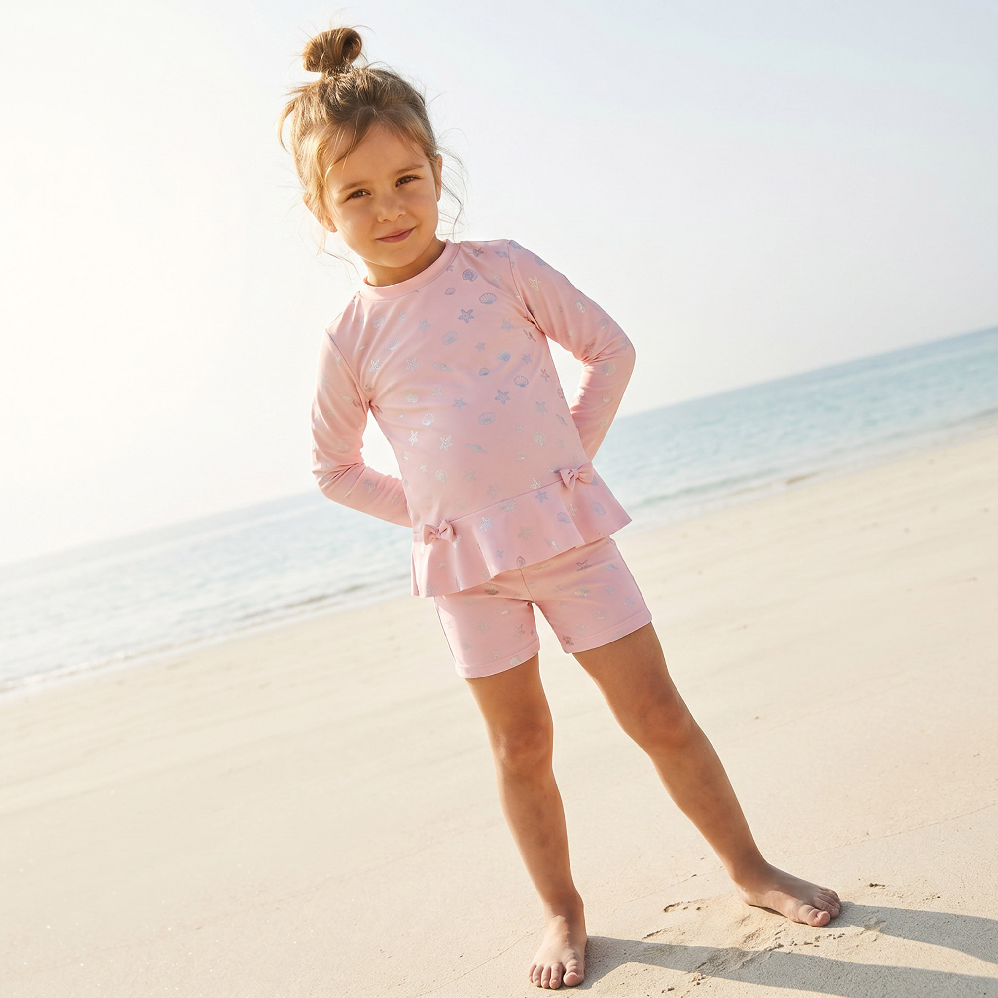 طقم بدلة سباحة للبنات بطبعات أصداف بحرية من جونيورز-baby-girls-clothing-swimwear-image-1