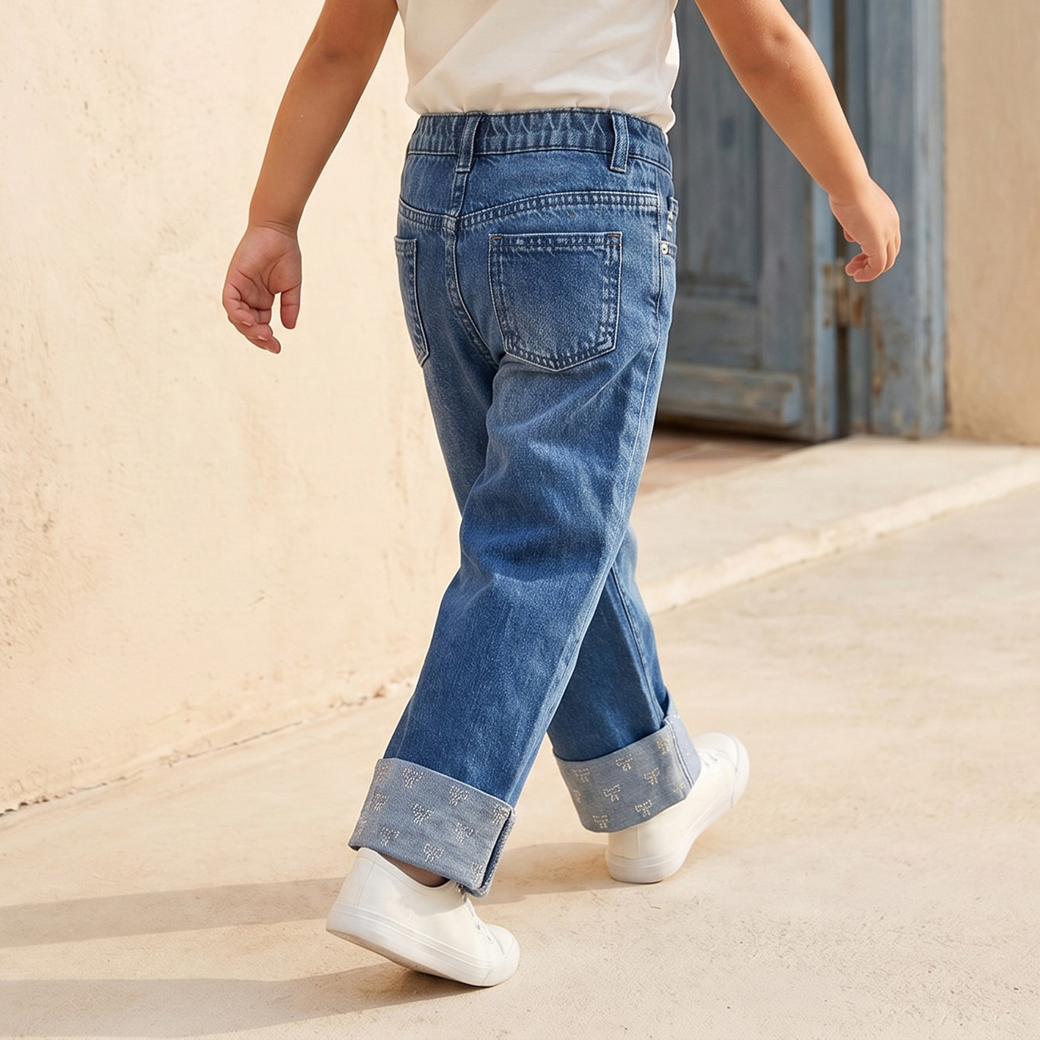 جينز بخصر مرتفع وغسيل متوسط مع تزيينات من جونيورز-girls-clothing-bottoms-jeansandjeggings-image-3
