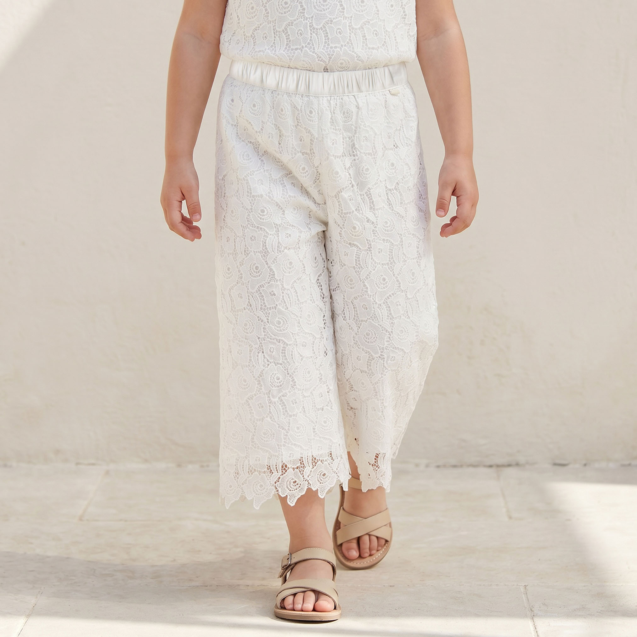 بنطال واسع الساق بتطريز دانتيل وخصر مطاطي من إليجو-girls-clothing-bottoms-trousers-image-1