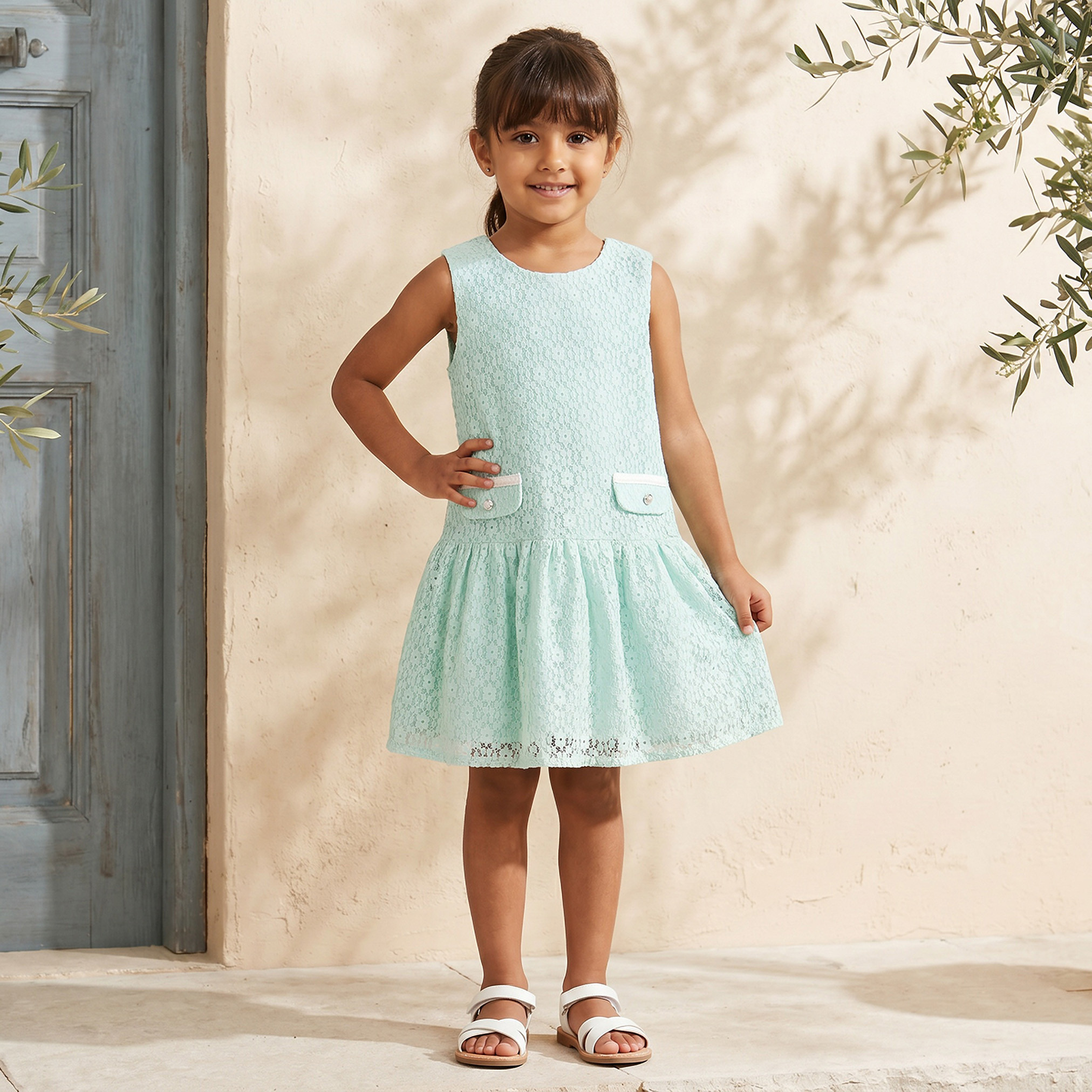 فستان دانتيل إيه لاين دون أكمام بطول الركبة وياقة مستديرة-girls-clothing-dressesandjumpsuits-image-1