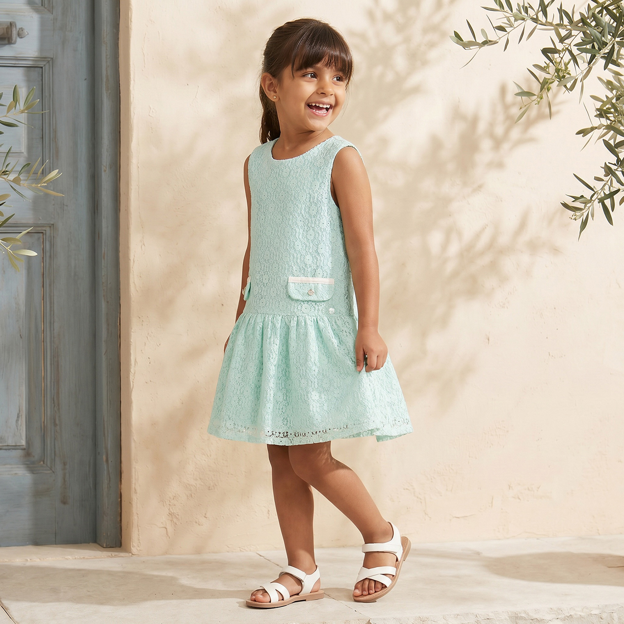 فستان دانتيل إيه لاين دون أكمام بطول الركبة وياقة مستديرة-girls-clothing-dressesandjumpsuits-image-4