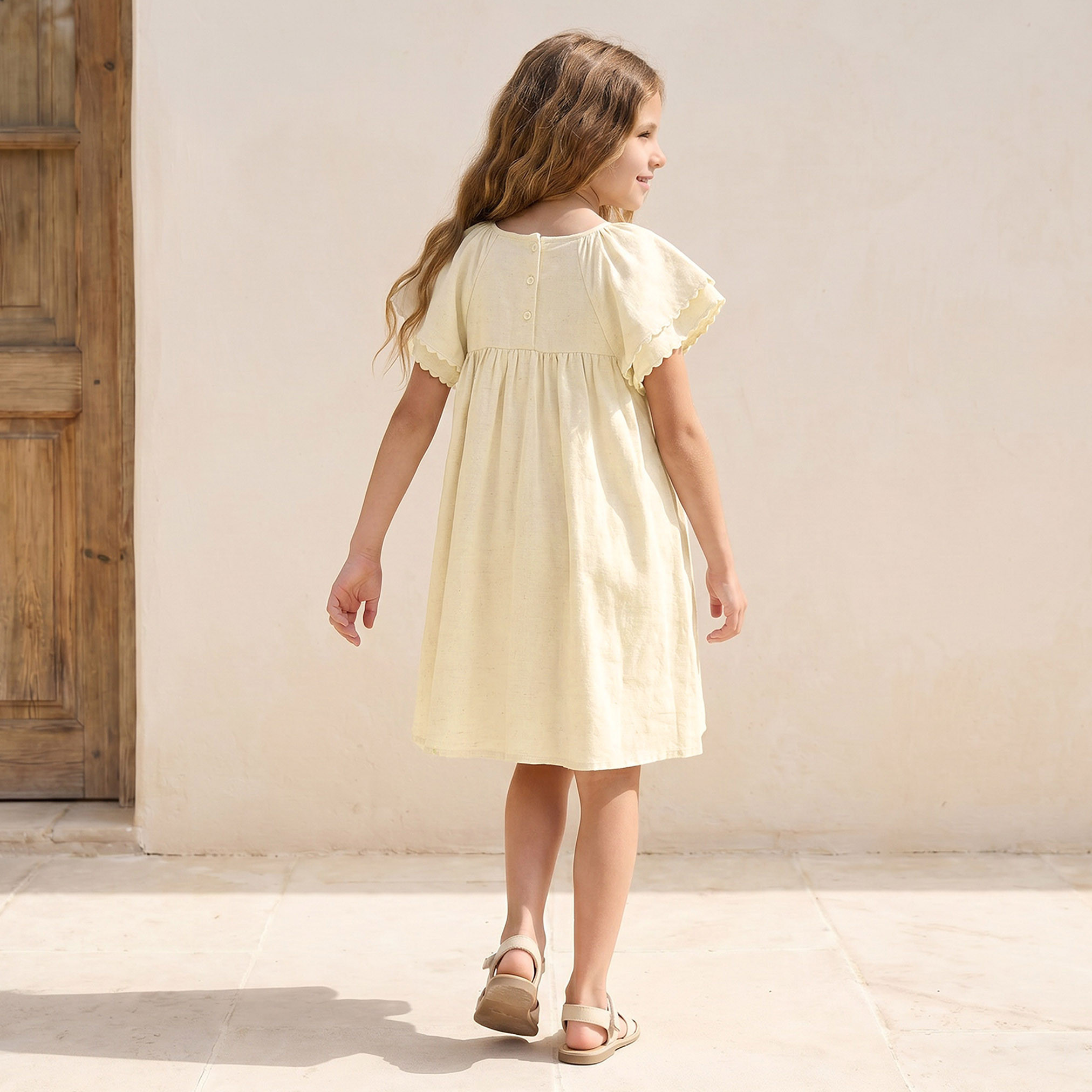 فستان بطول الركبة وياقة مستديرة وأكمام قصيرة وتطريز زهري من إليجو-girls-clothing-dressesandjumpsuits-image-2