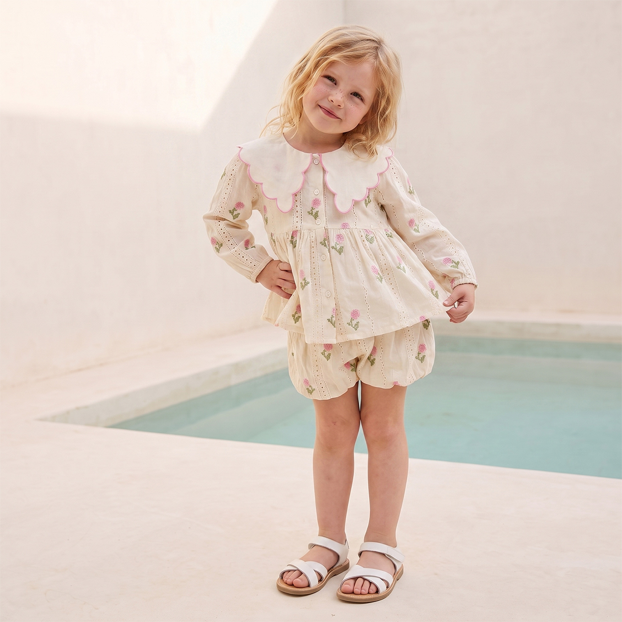 طقم شورت وبلوزة بيبلوم بياقة عادية وأكمام طويلة وتطريزات من إليجو-baby-girls-clothing-setsandcoords-image-1